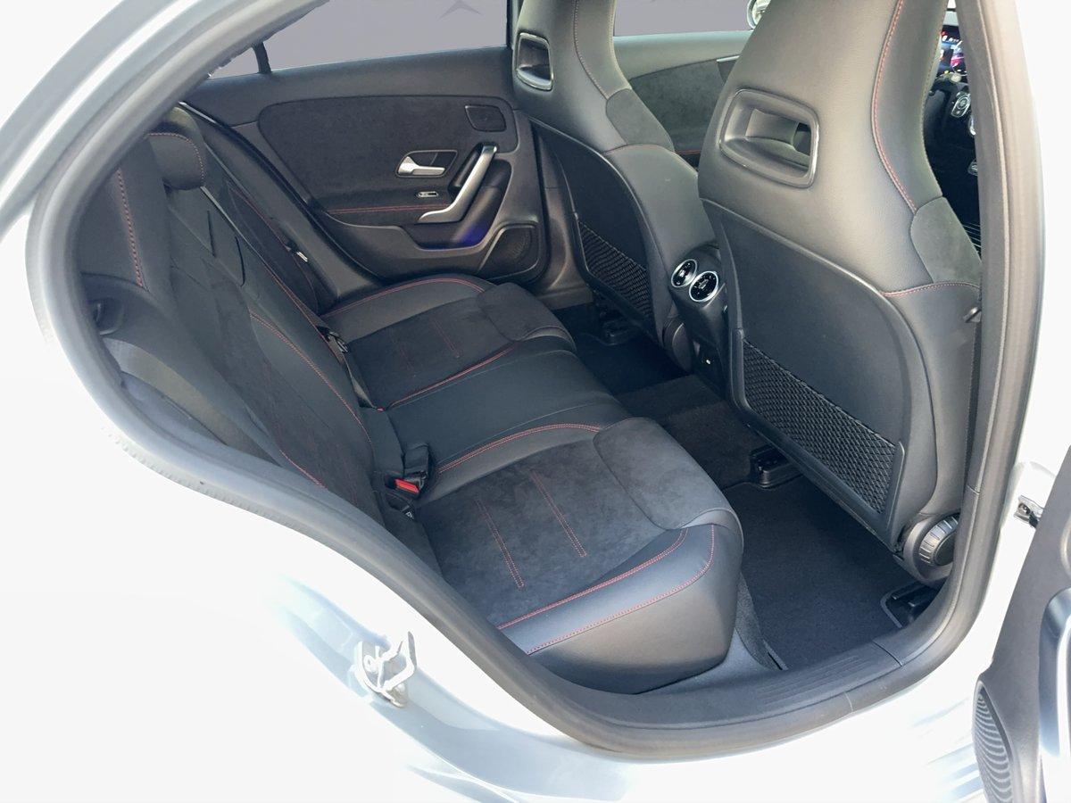 MERCEDES-BENZ A 180 AMG Line-image-16