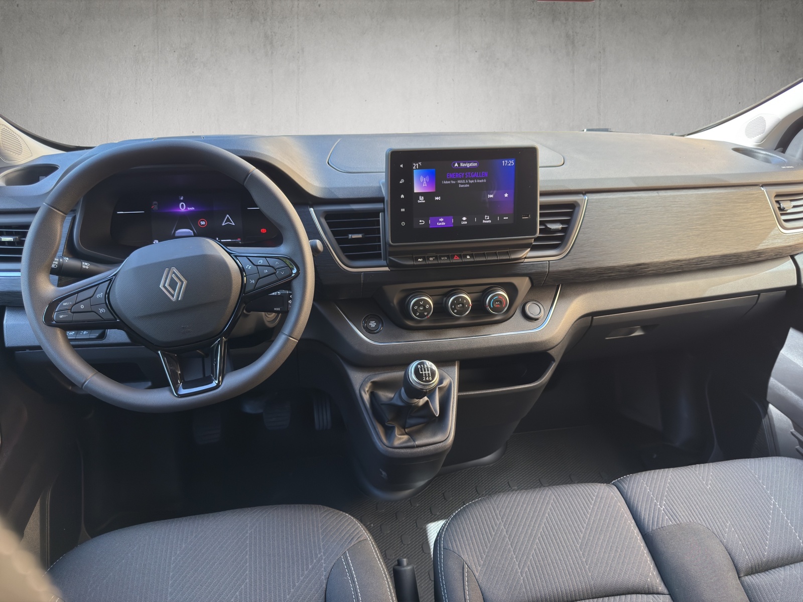 RENAULT Trafic Blue dCi 150 Passenger Grand Techno-image-6