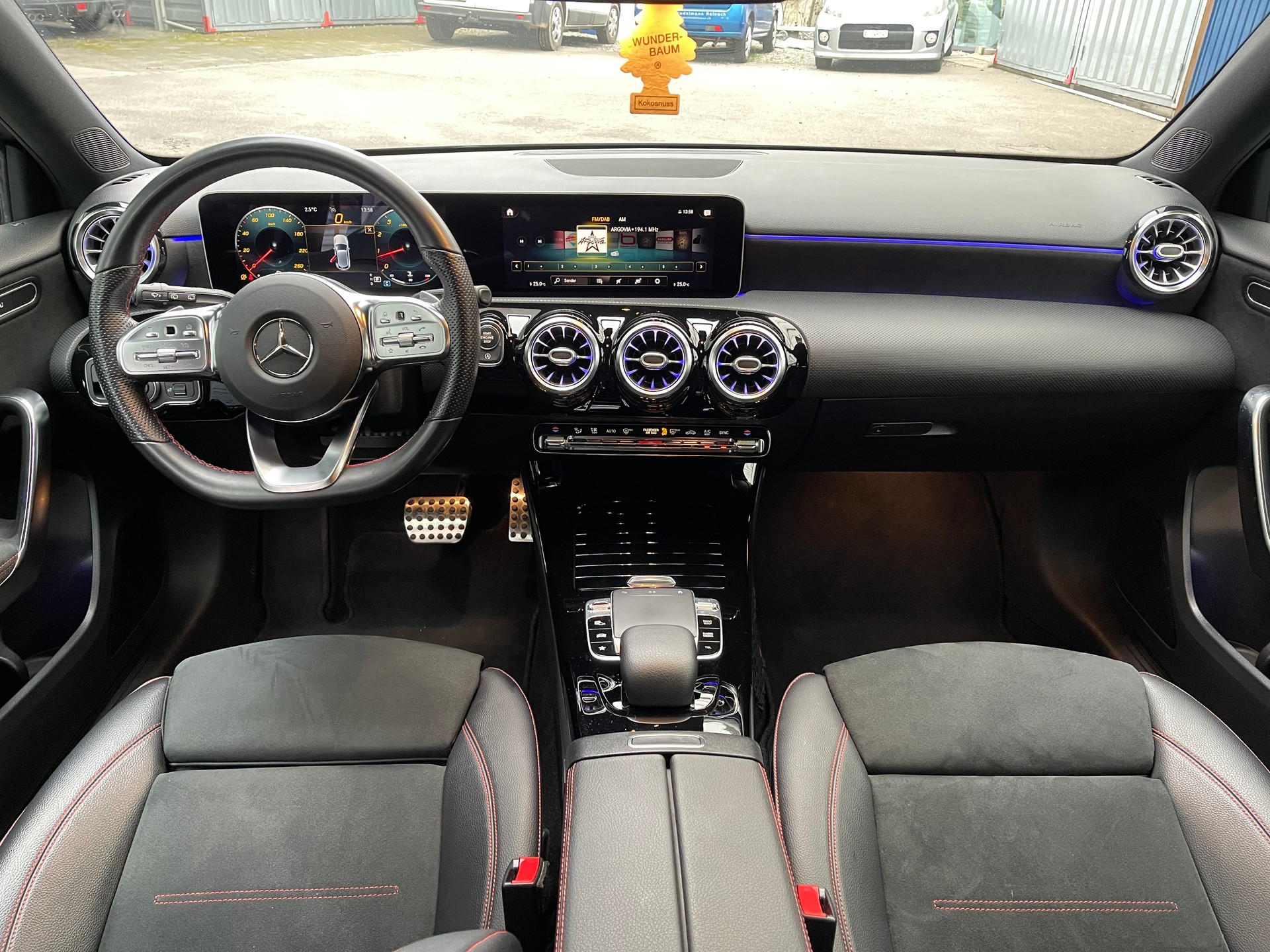 MERCEDES-BENZ A 250 AMG Line 7G-DCT-image-2
