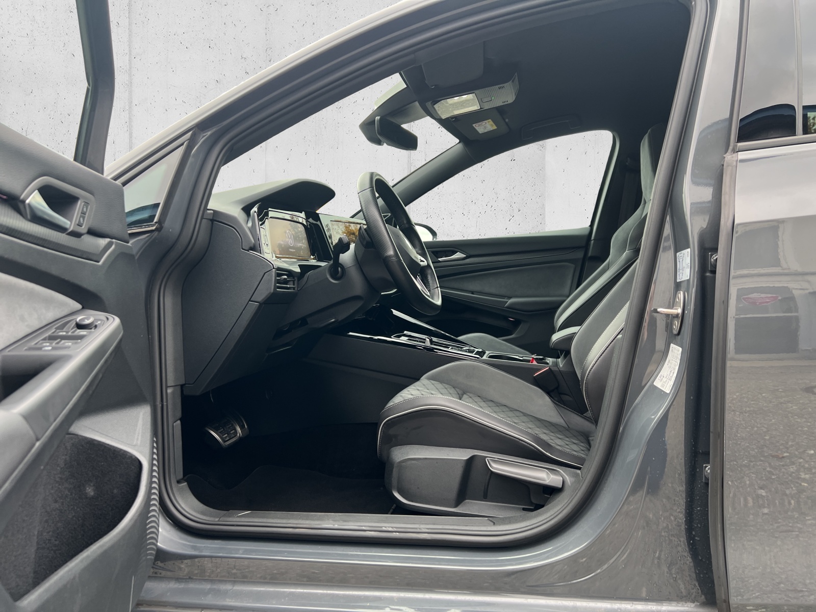 VW Golf 2.0 TSI R-Line DSG-image-8
