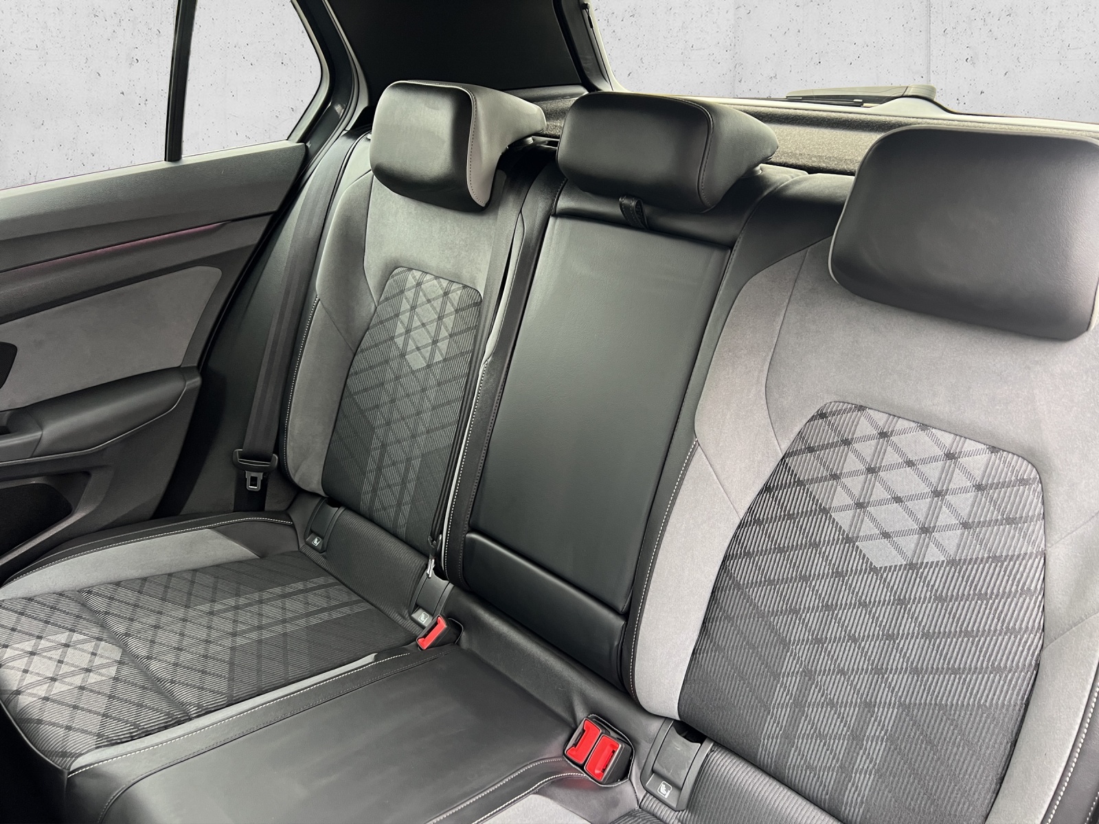 VW Golf 2.0 TSI R-Line DSG-image-12