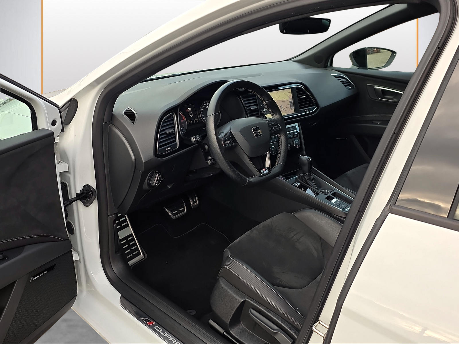 SEAT Leon ST 2.0 TSI Cupra 300 4 Drive DSG-image-5