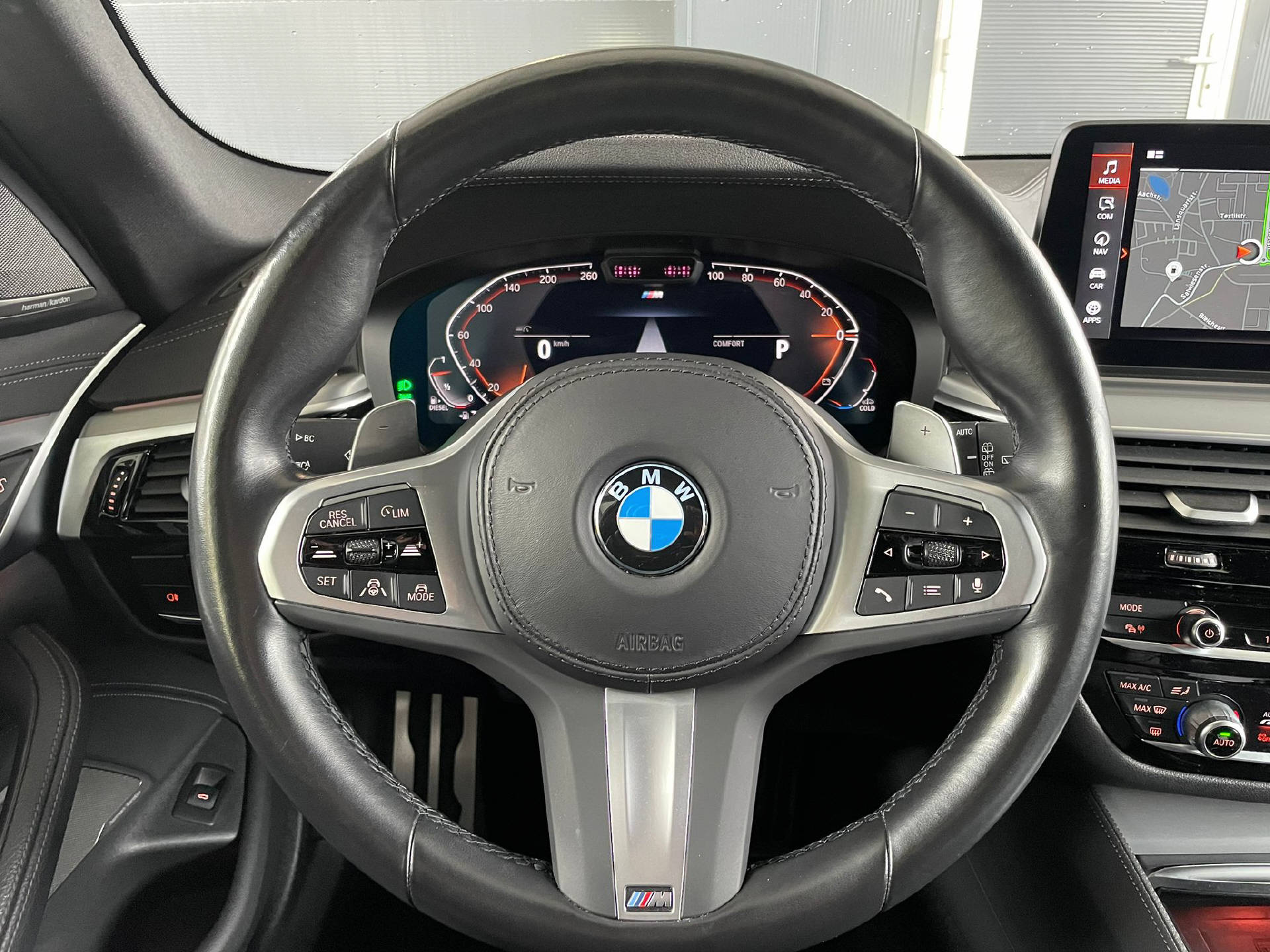 BMW 530d xDrive SAG Touring-image-7