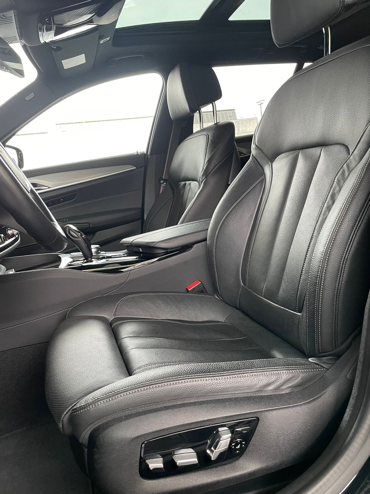 BMW 530d xDrive SAG Touring-image-5