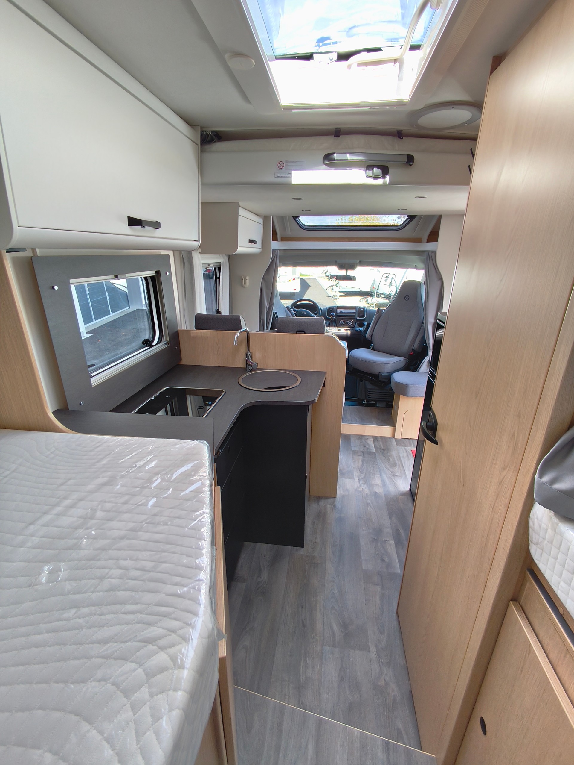 SUNLIGHT T 67 S mit Einzelbett & Hubbett!-image-12