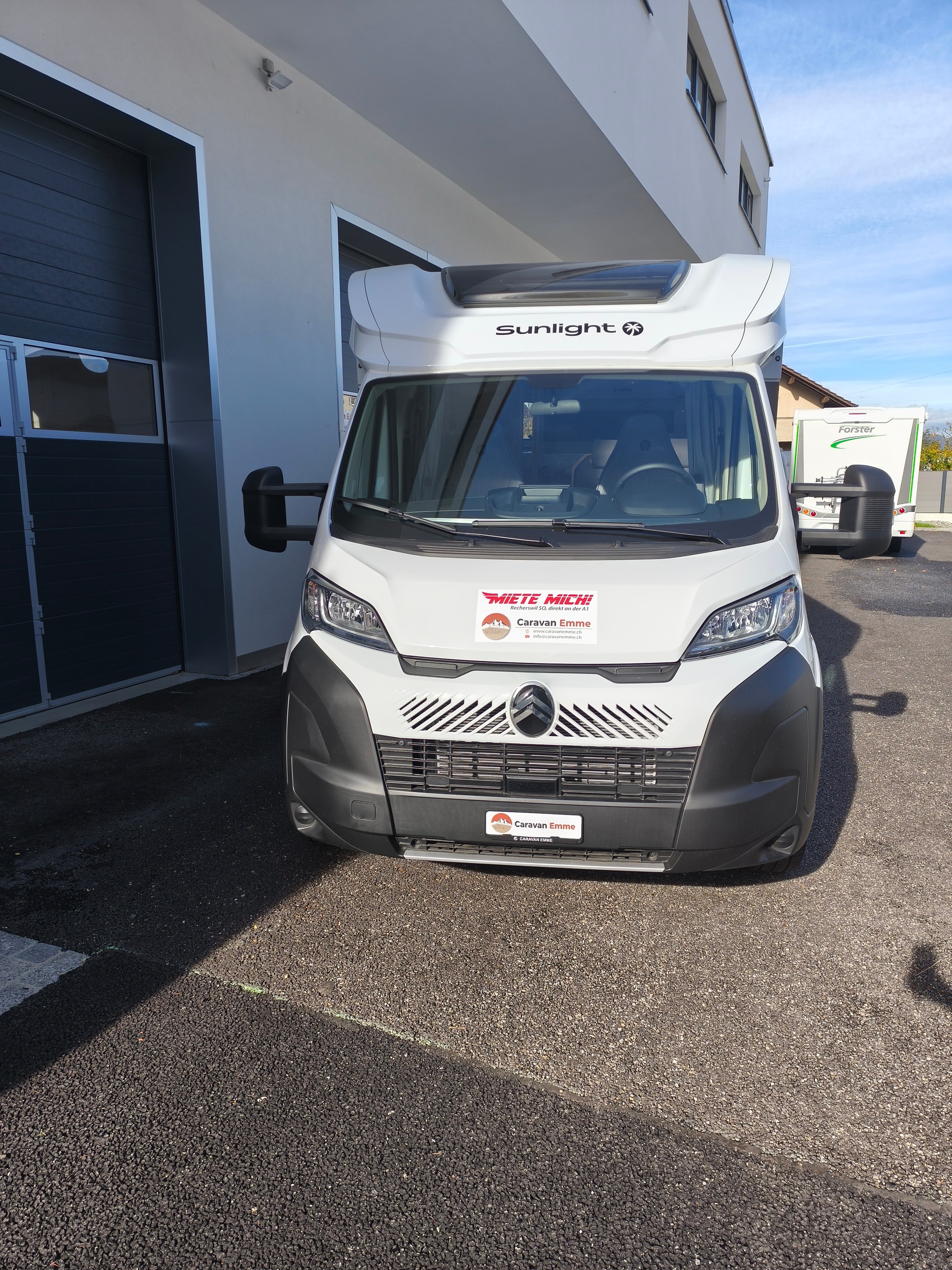SUNLIGHT T 67 S mit Einzelbett & Hubbett!-image-1