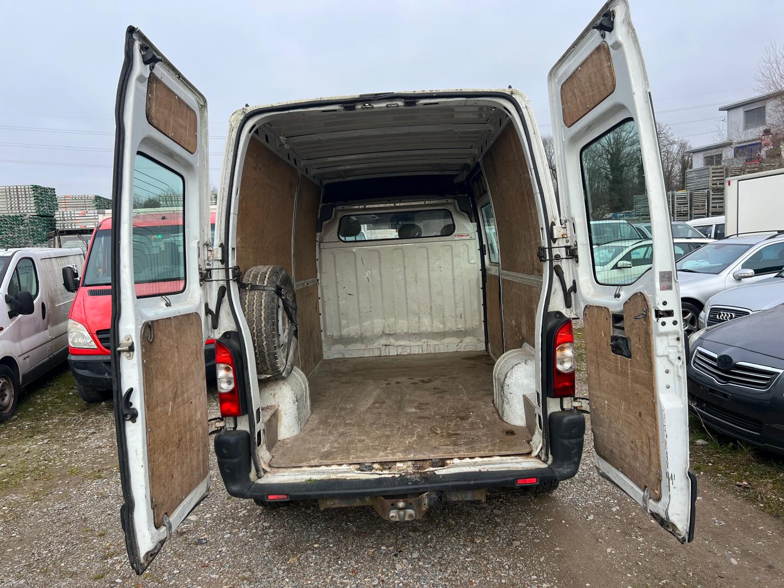 NISSAN Interstar 35 2.5dCi 120 Comfort L2H2-image-6