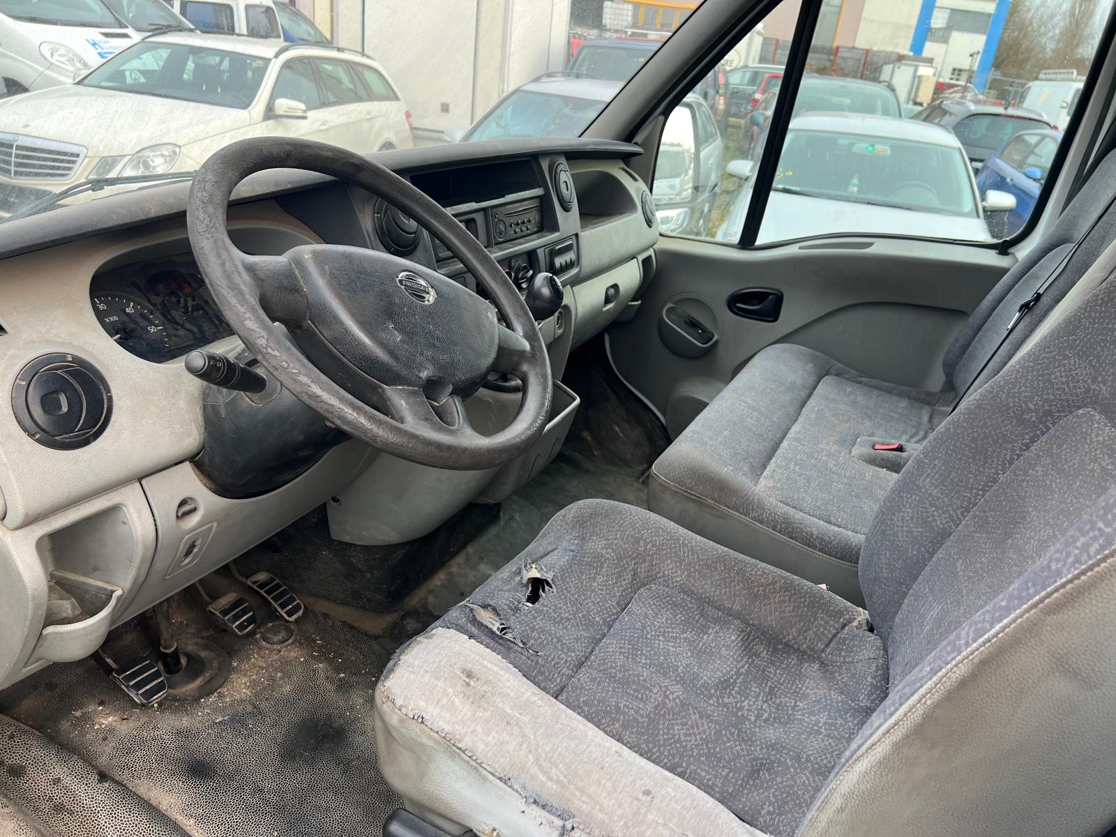NISSAN Interstar 35 2.5dCi 120 Comfort L2H2-image-4