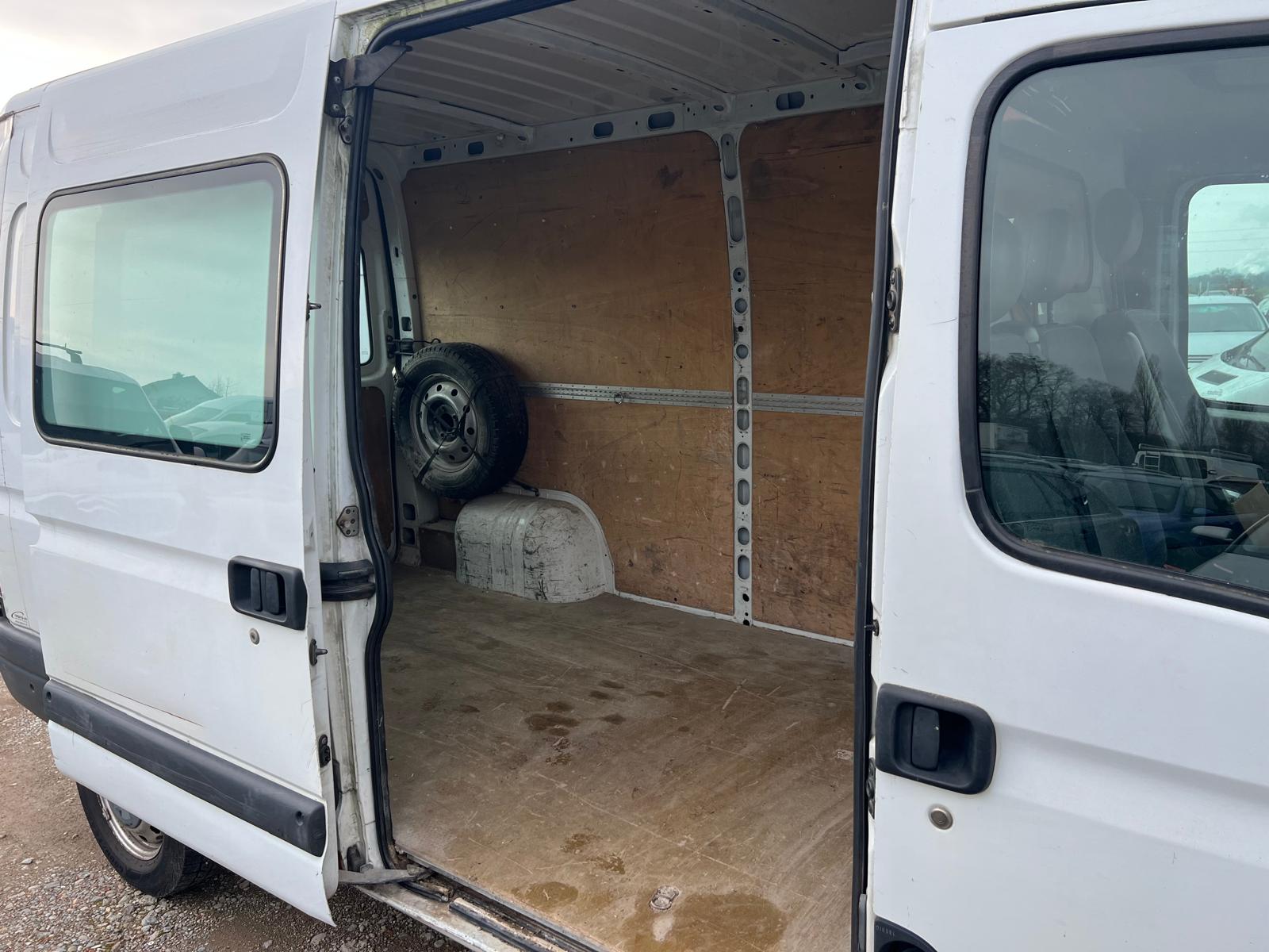 NISSAN Interstar 35 2.5dCi 120 Comfort L2H2-image-7