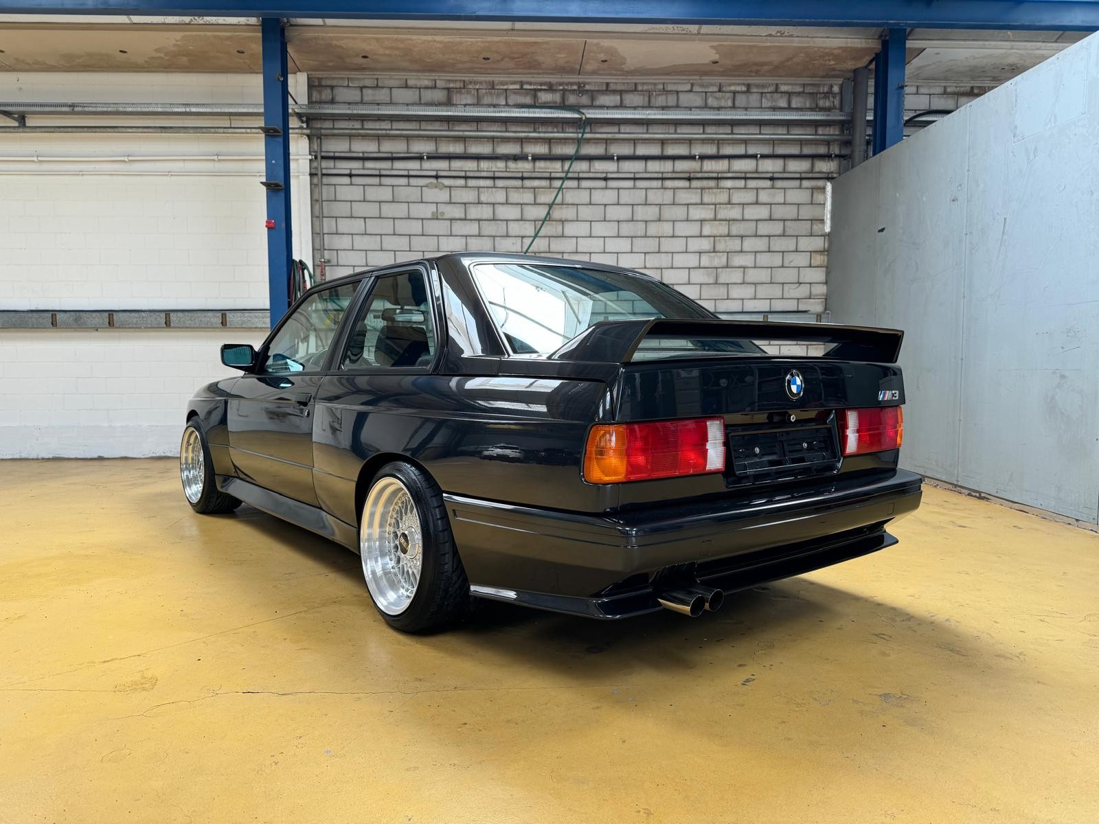BMW M3-image-3