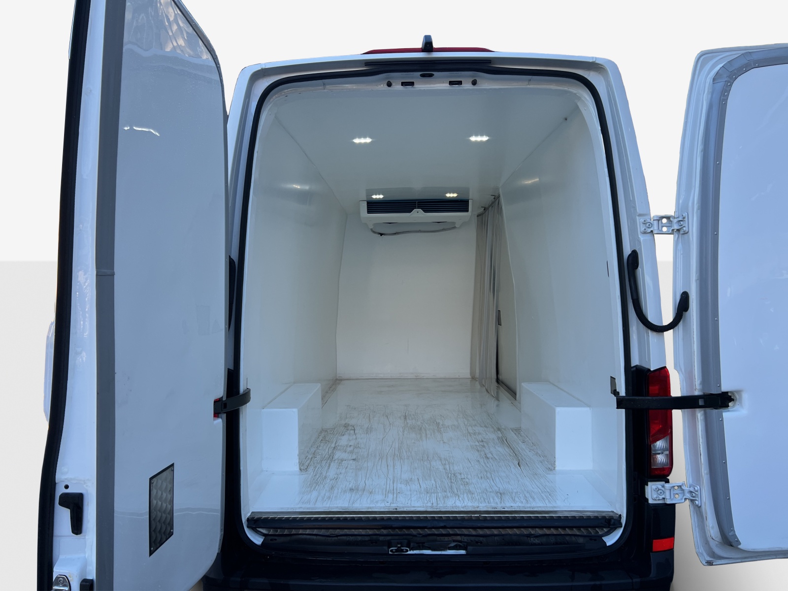 VW Crafter 35 2.0 TDI L4 A-image-12
