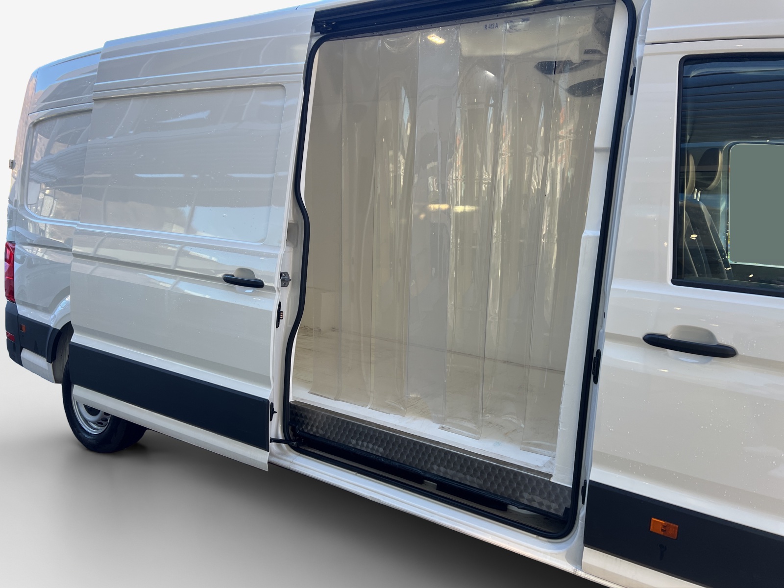 VW Crafter 35 2.0 TDI L4 A-image-11
