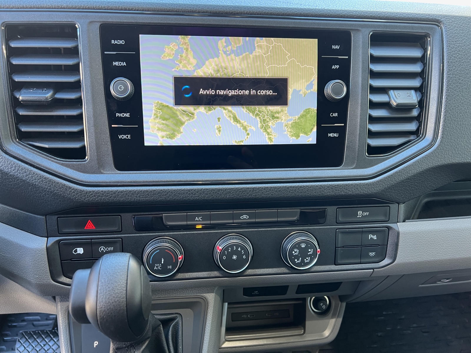 VW Crafter 35 2.0 TDI L4 A-image-10