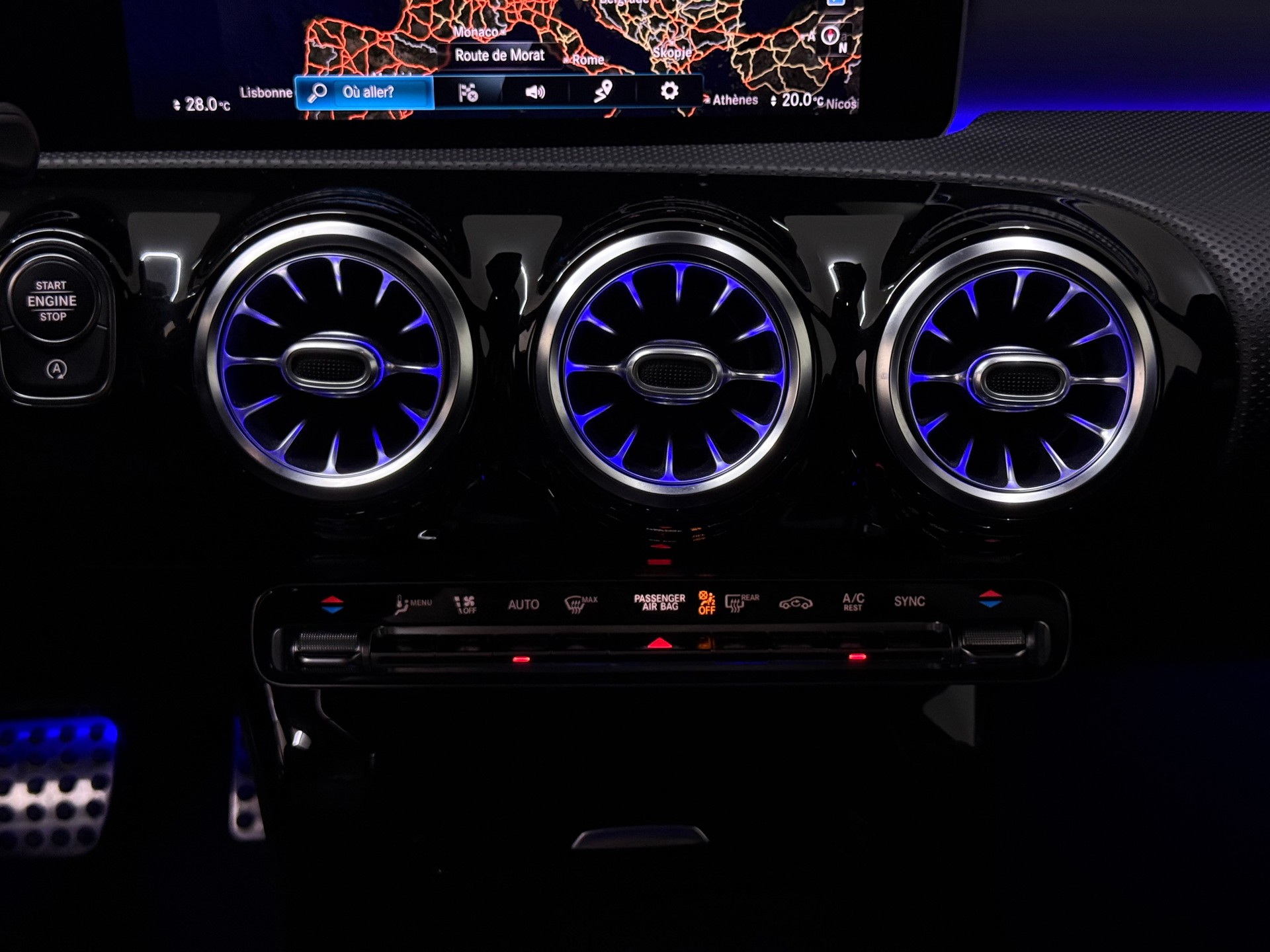 MERCEDES-BENZ CLA Shooting Brake 200 AMG Line 7G-DCT-image-14