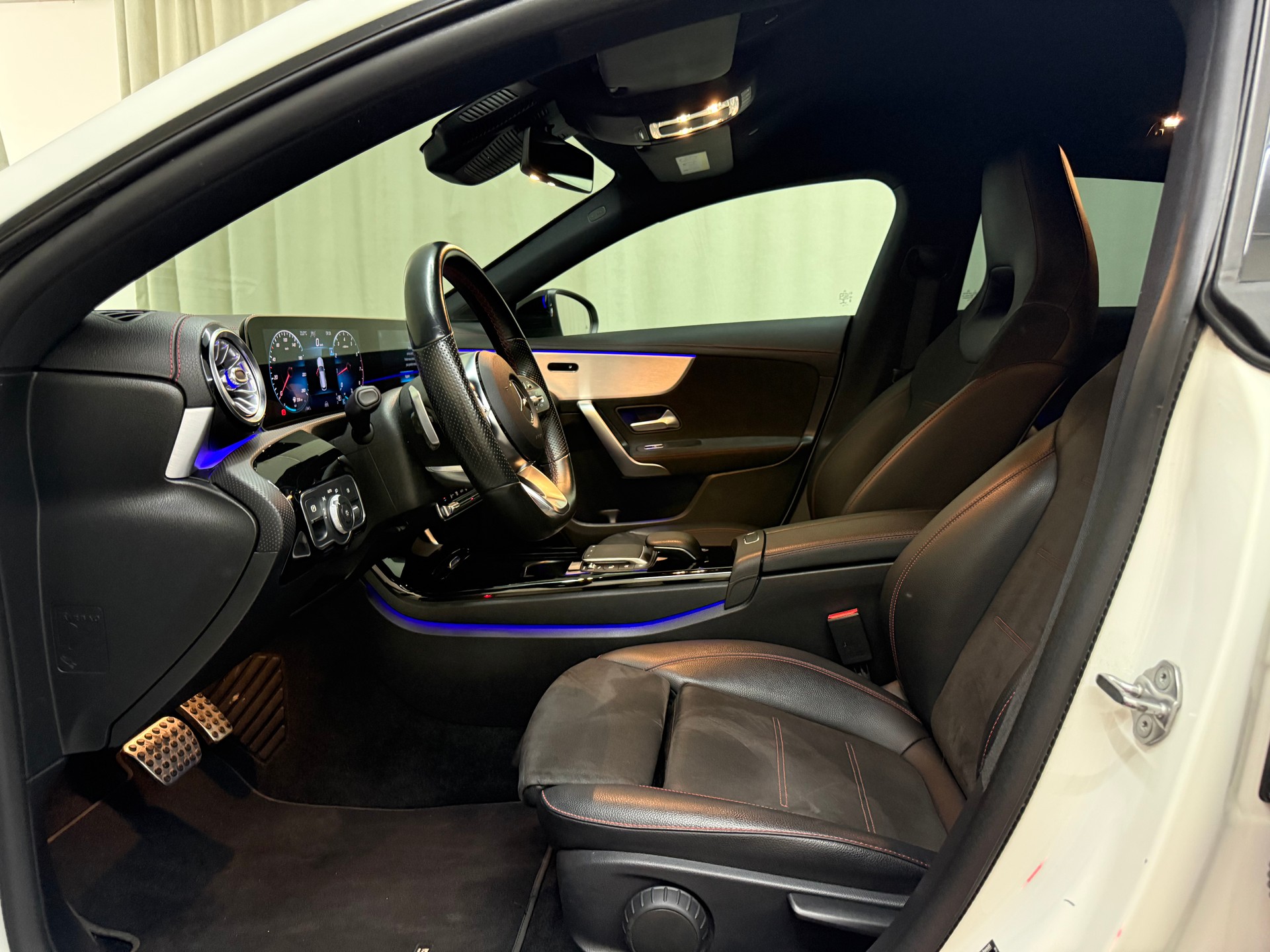 MERCEDES-BENZ CLA Shooting Brake 200 AMG Line 7G-DCT-image-7