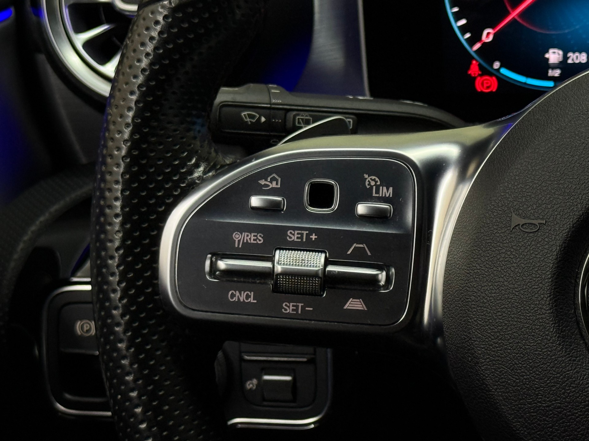 MERCEDES-BENZ CLA Shooting Brake 200 AMG Line 7G-DCT-image-13