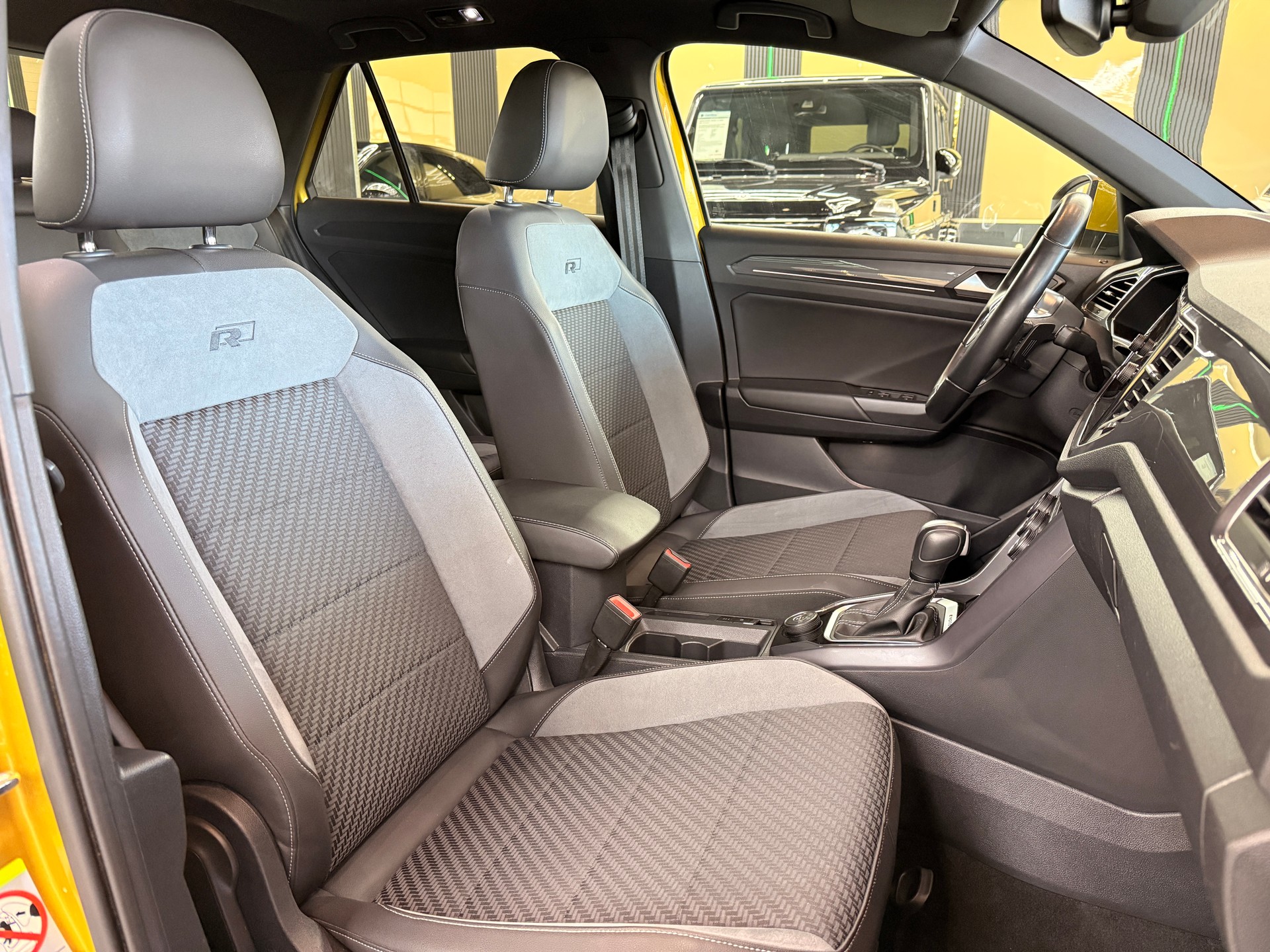 VW T-Roc 2.0 TSI Advance DSG 4Motion-image-11