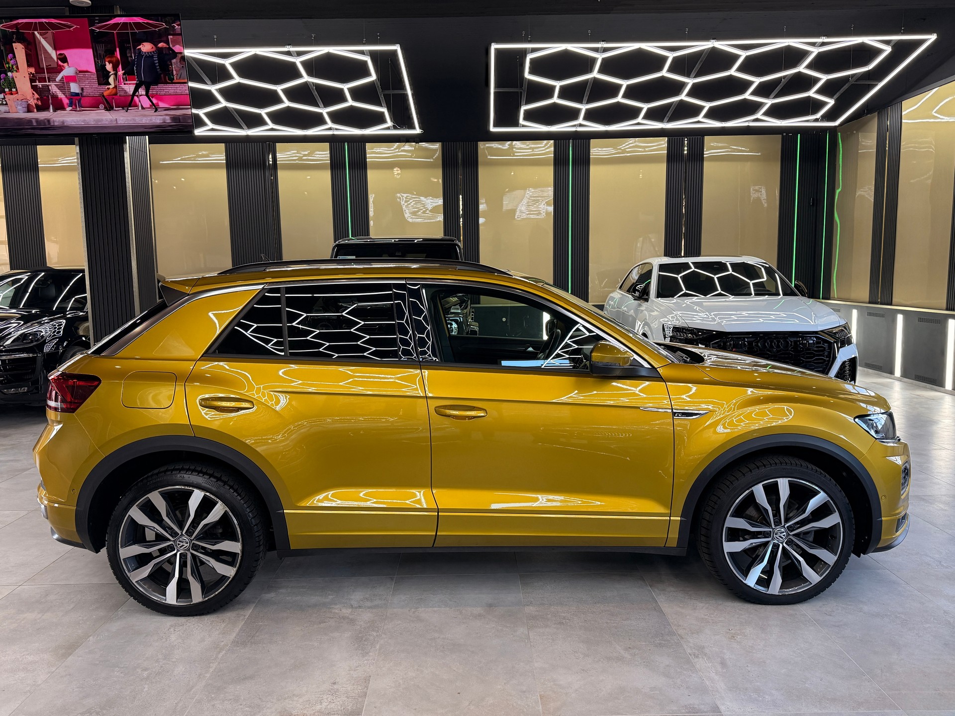 VW T-Roc 2.0 TSI Advance DSG 4Motion-image-3