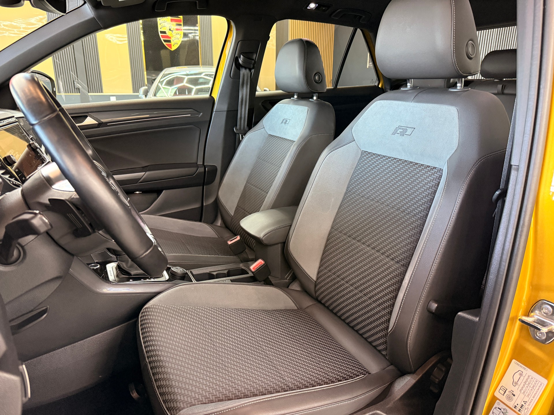 VW T-Roc 2.0 TSI Advance DSG 4Motion-image-9