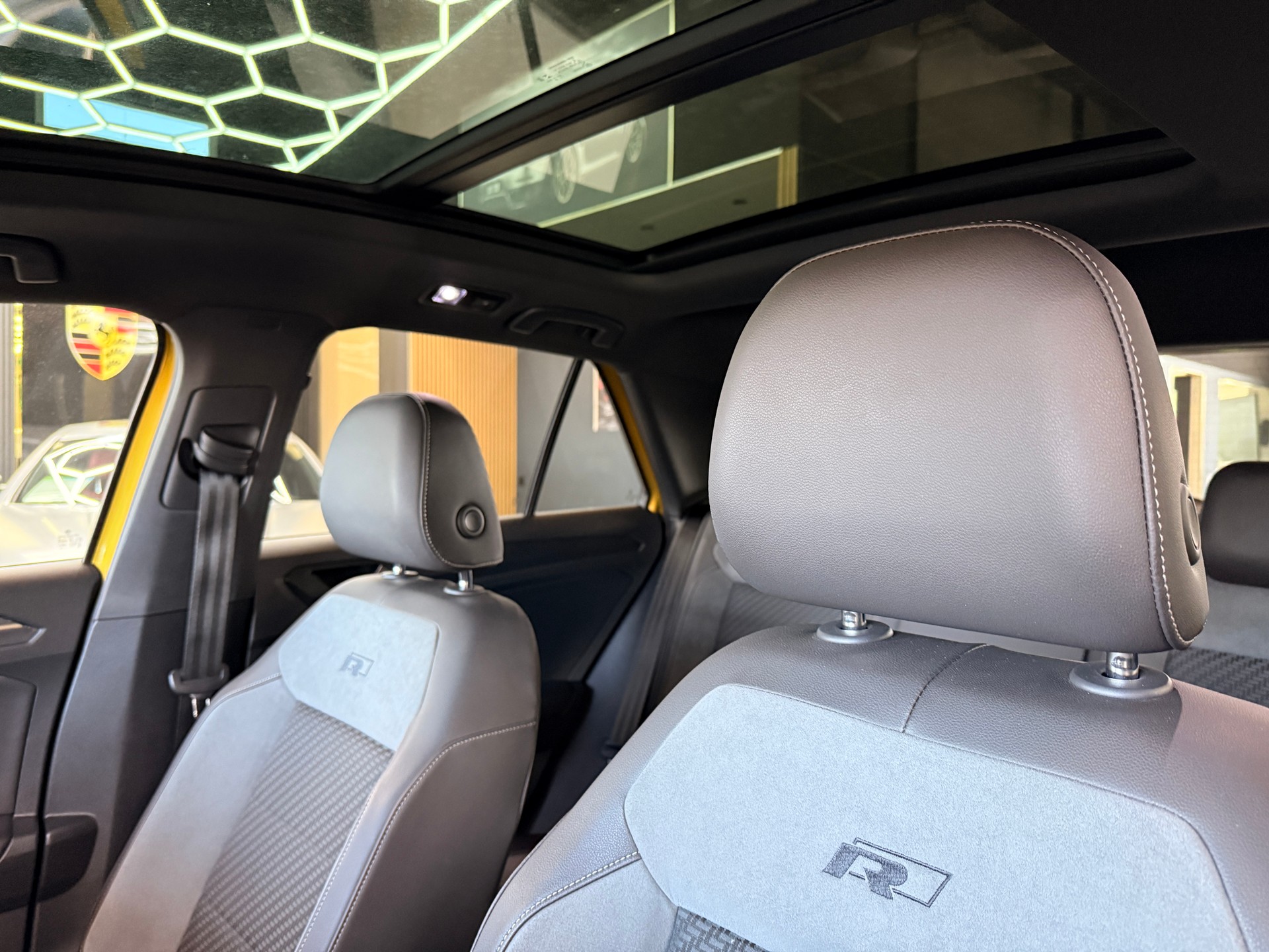 VW T-Roc 2.0 TSI Advance DSG 4Motion-image-15