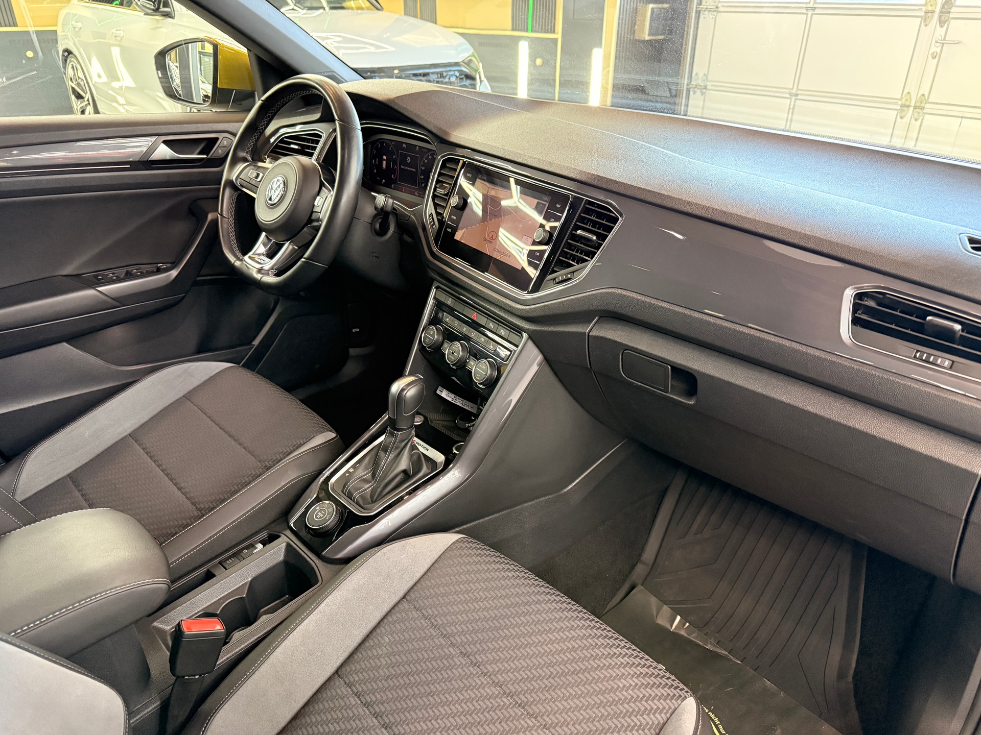 VW T-Roc 2.0 TSI Advance DSG 4Motion-image-10