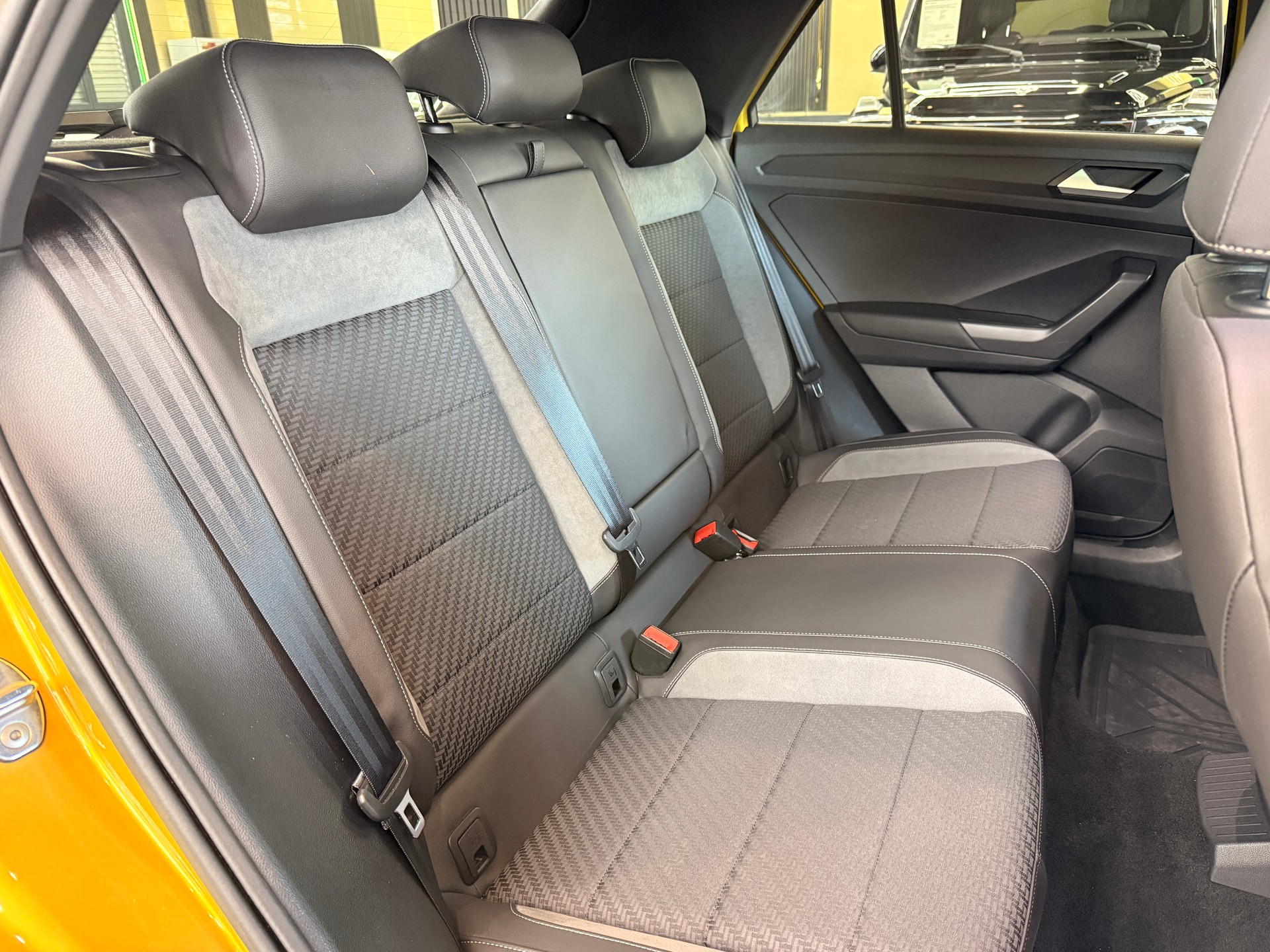 VW T-Roc 2.0 TSI Advance DSG 4Motion-image-14