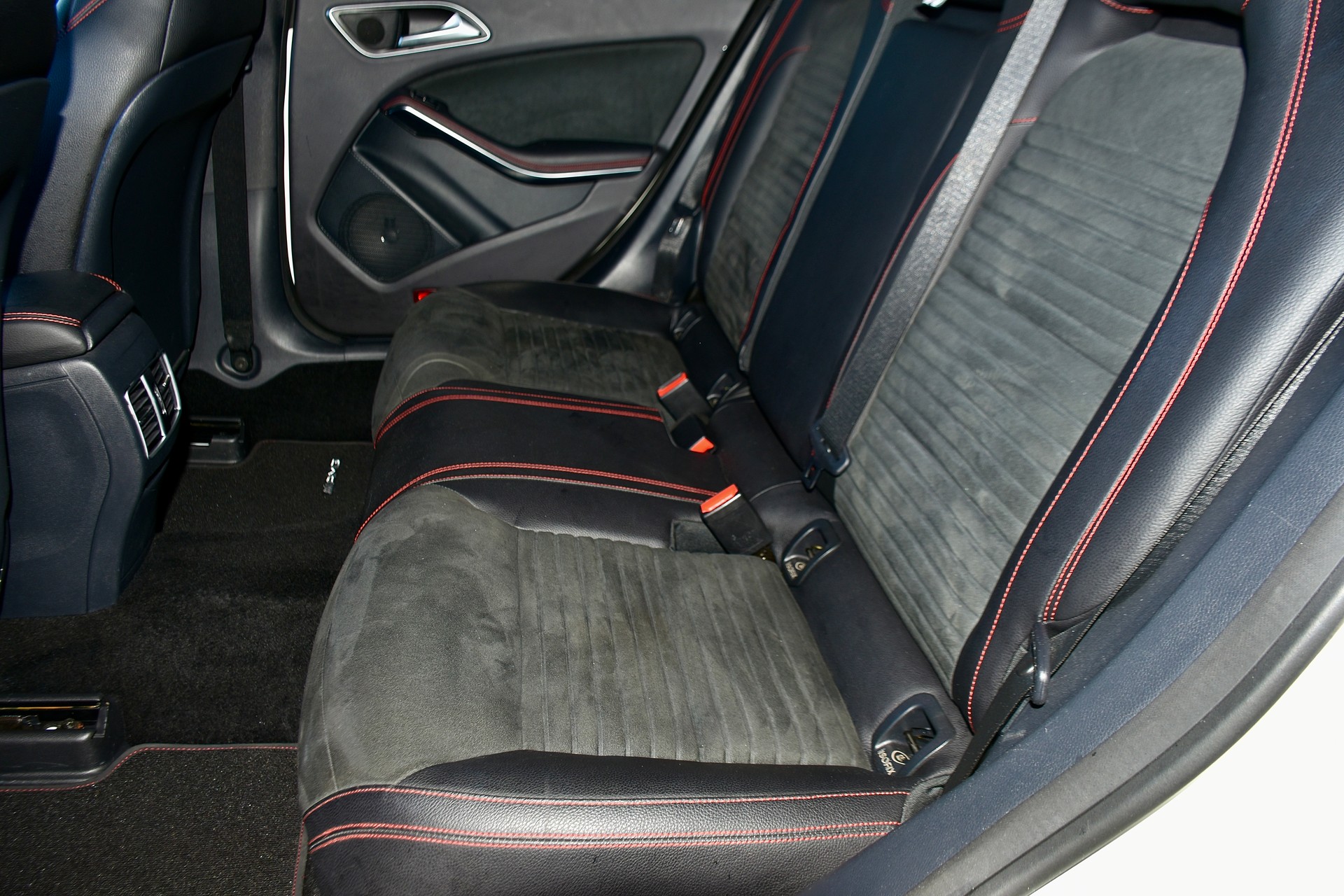 MERCEDES-BENZ CLA Shooting Brake 250 AMG Line 7G-DCT 4Matic-image-6