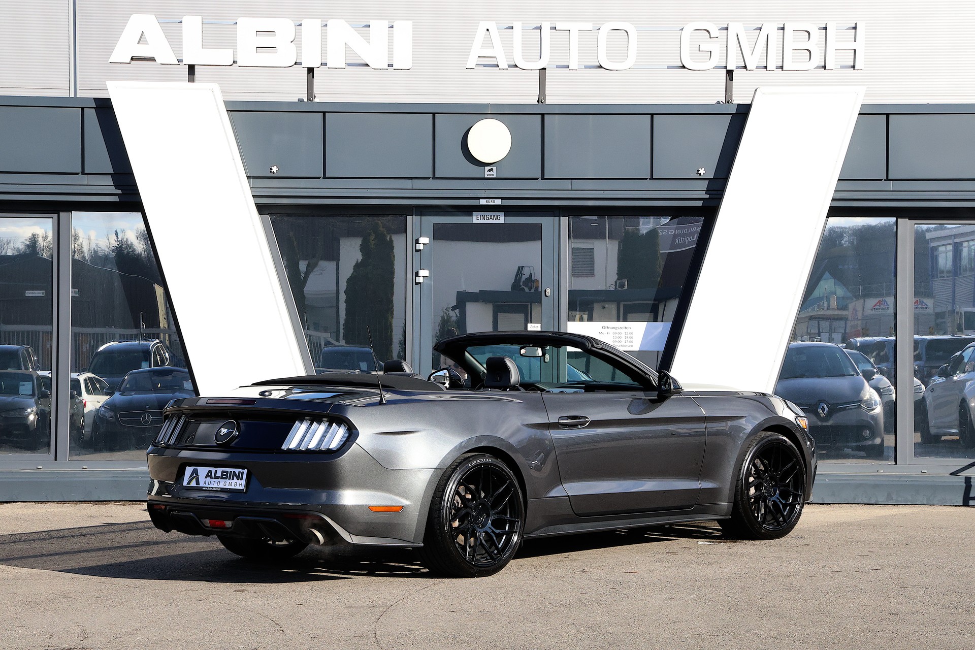 FORD MUSTANG Convertible-image-3