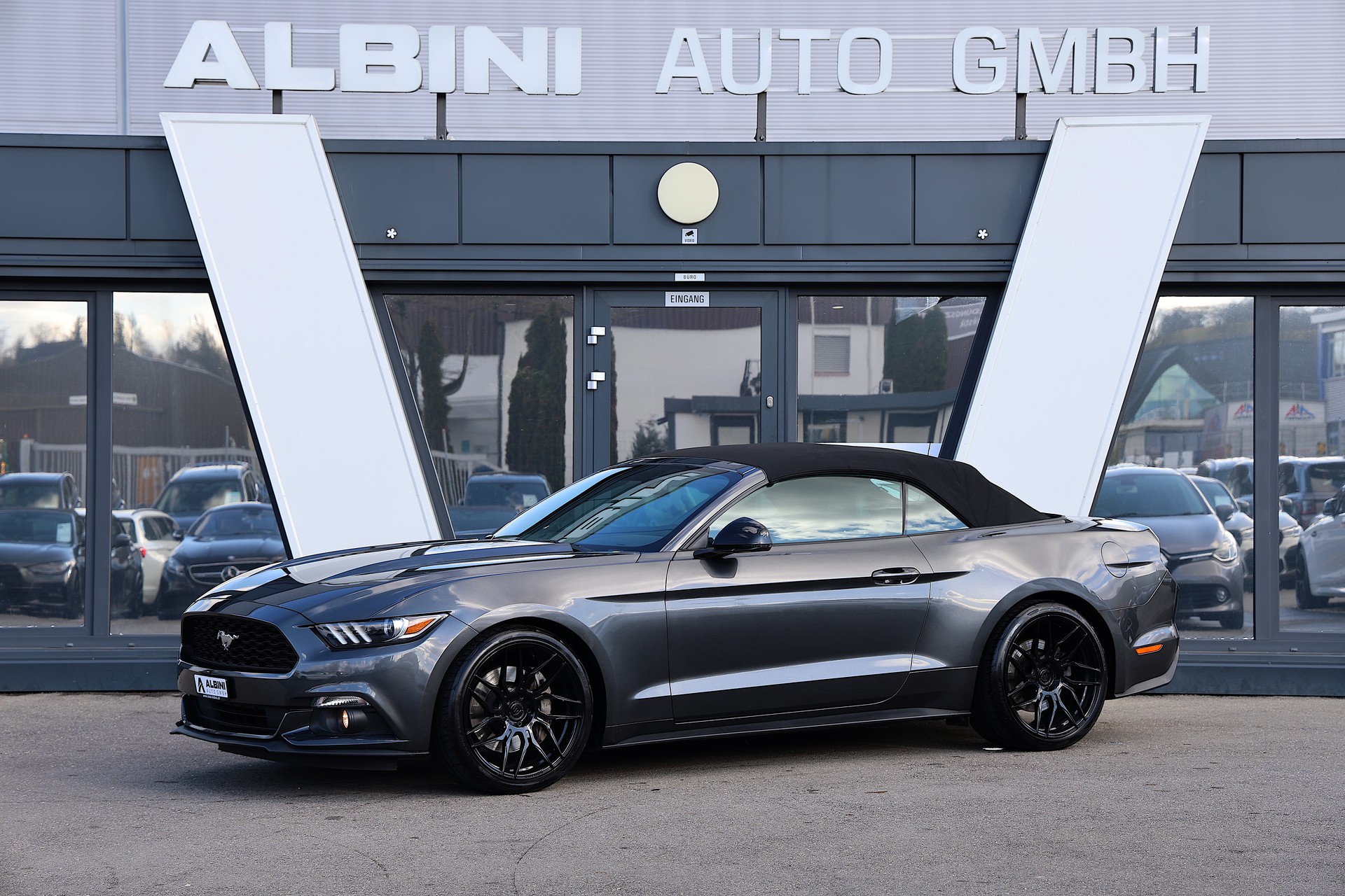 FORD MUSTANG Convertible-image-1