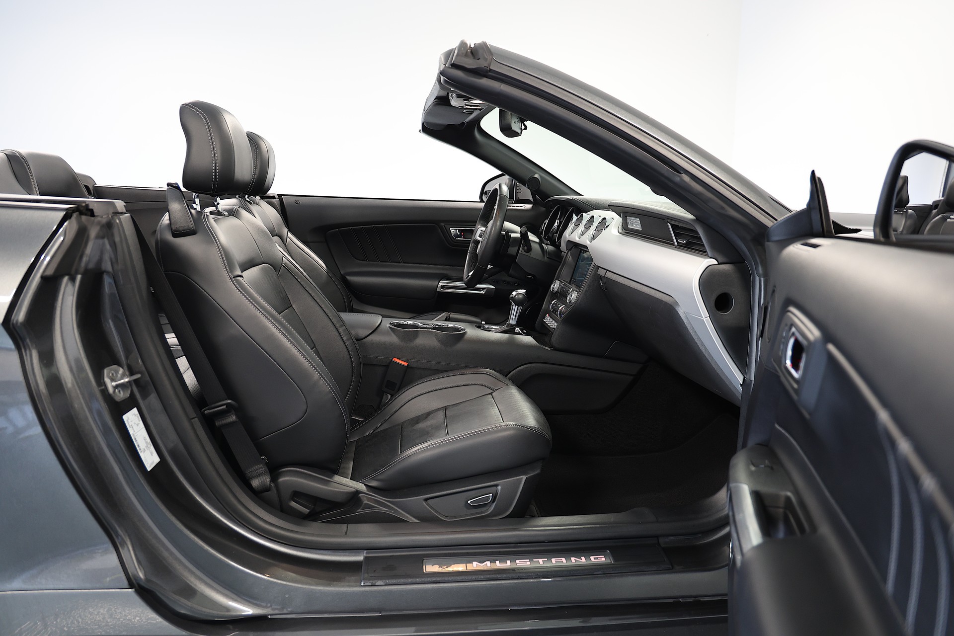 FORD MUSTANG Convertible-image-12