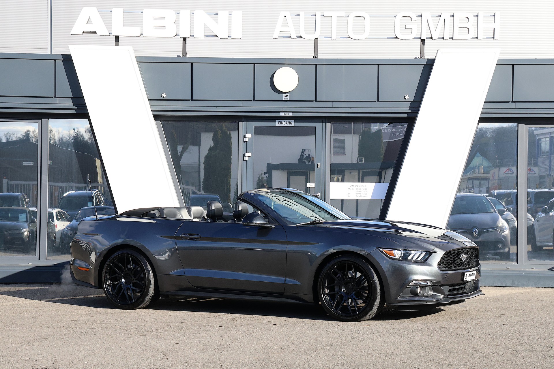 FORD MUSTANG Convertible-image-2