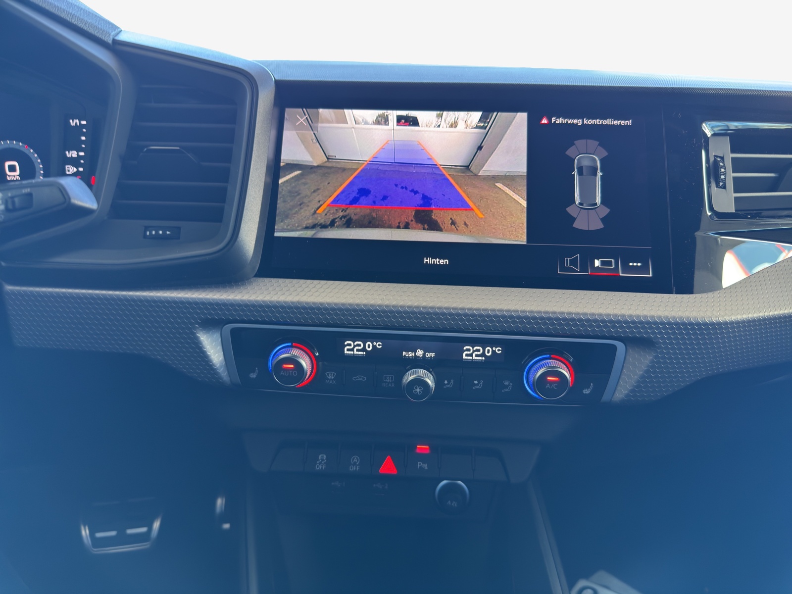 AUDI A1 Sportback 30 TFSI Attraction S-tronic-image-12