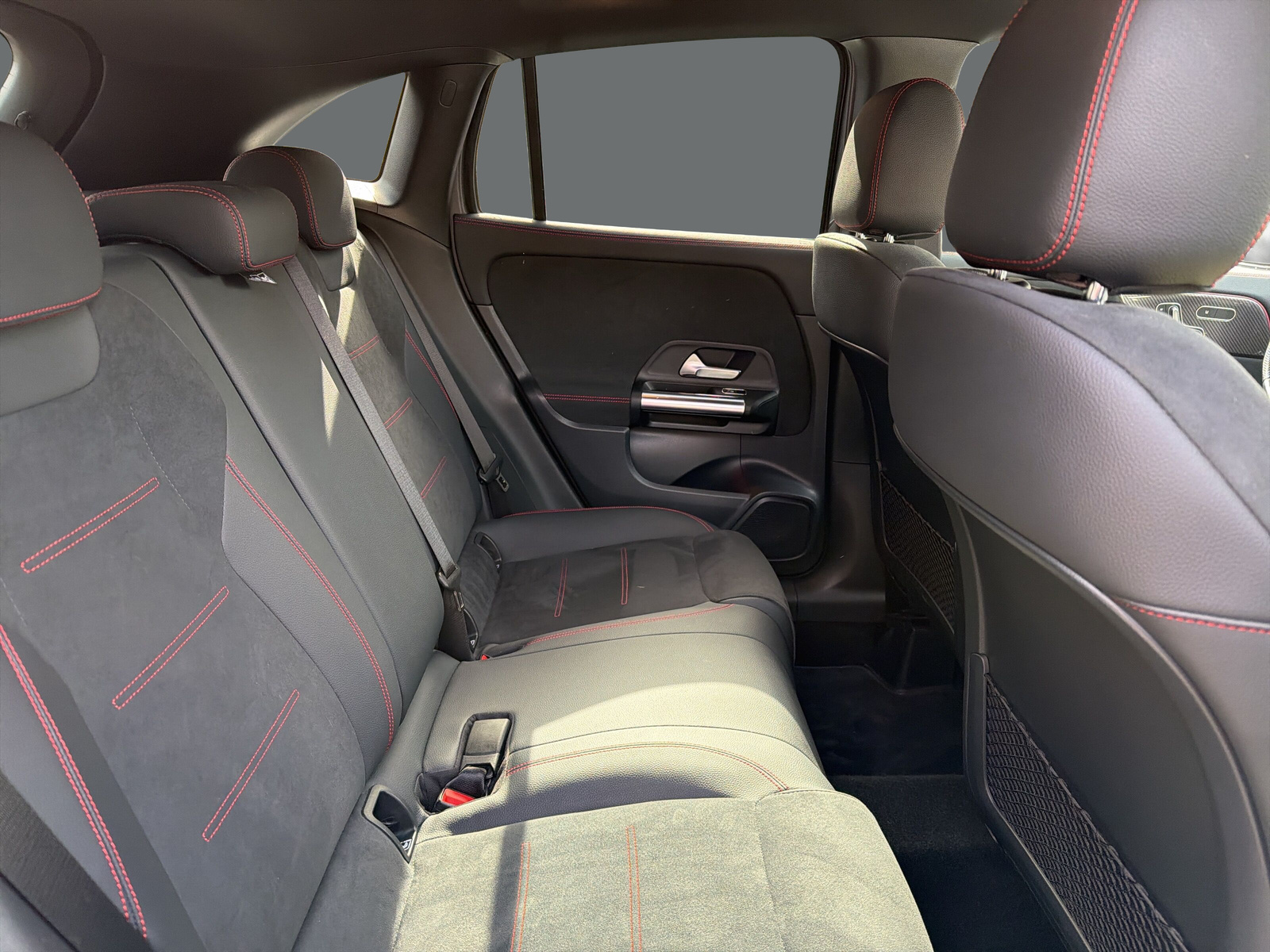 MERCEDES-BENZ GLA 250 4Matic 8G-DCT-image-18