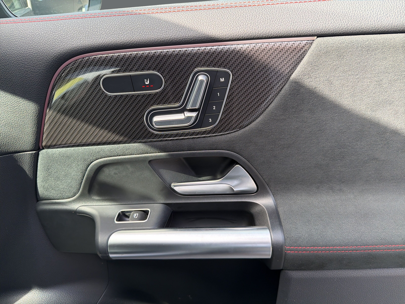 MERCEDES-BENZ GLA 250 4Matic 8G-DCT-image-16