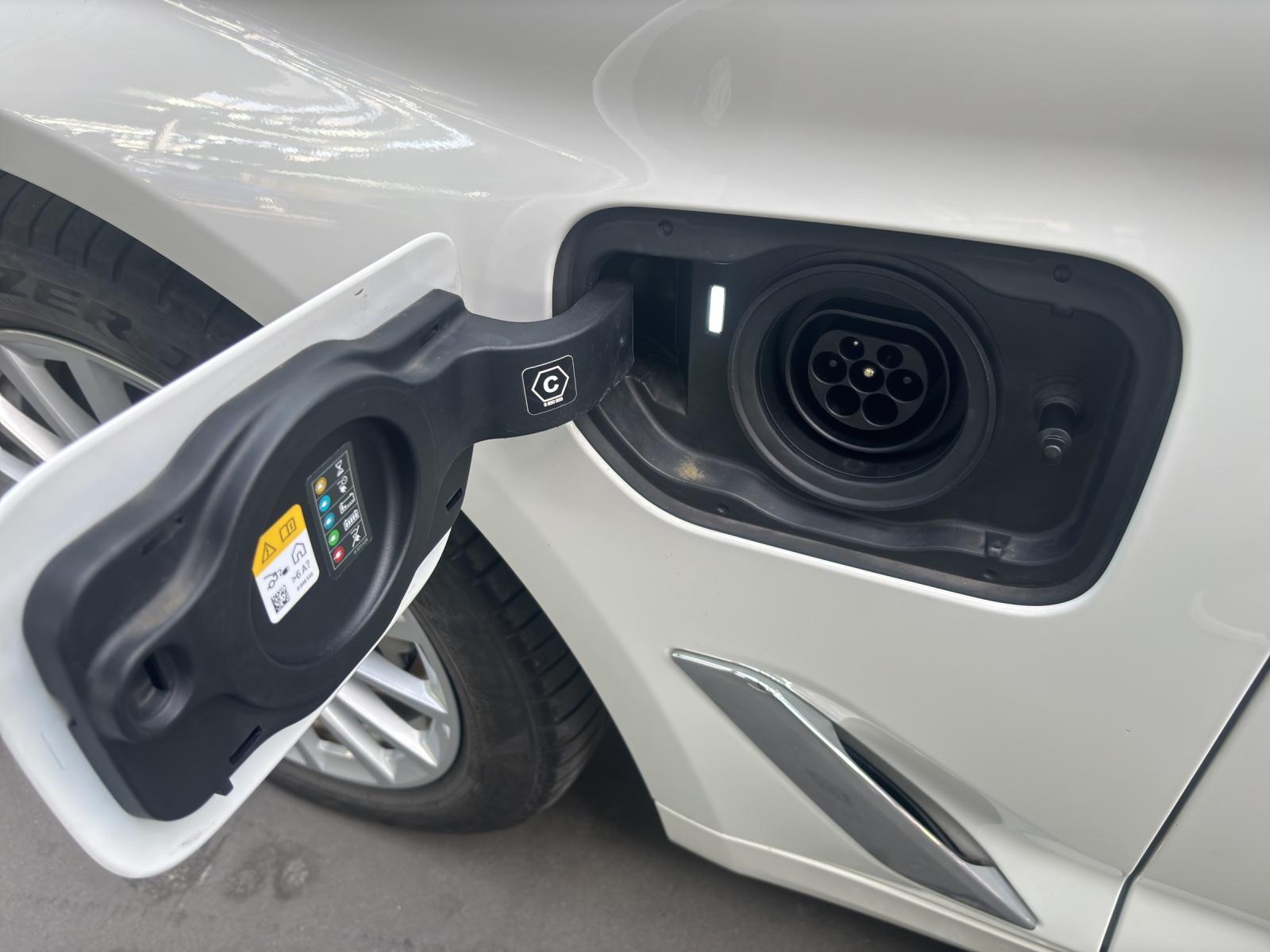 BMW 530e xDrive Touring-image-17