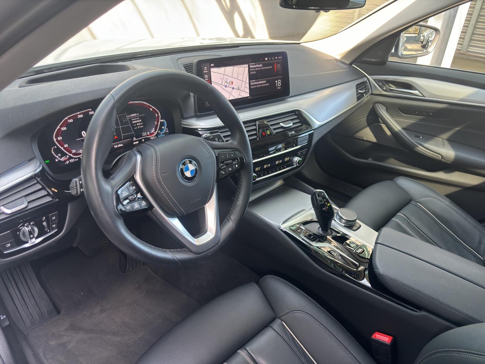 BMW 530e xDrive Touring-image-7