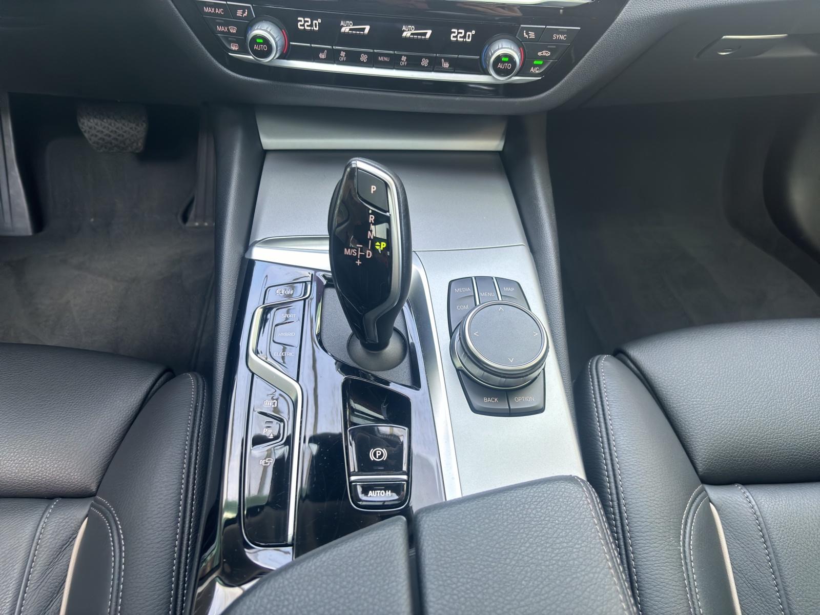 BMW 530e xDrive Touring-image-9
