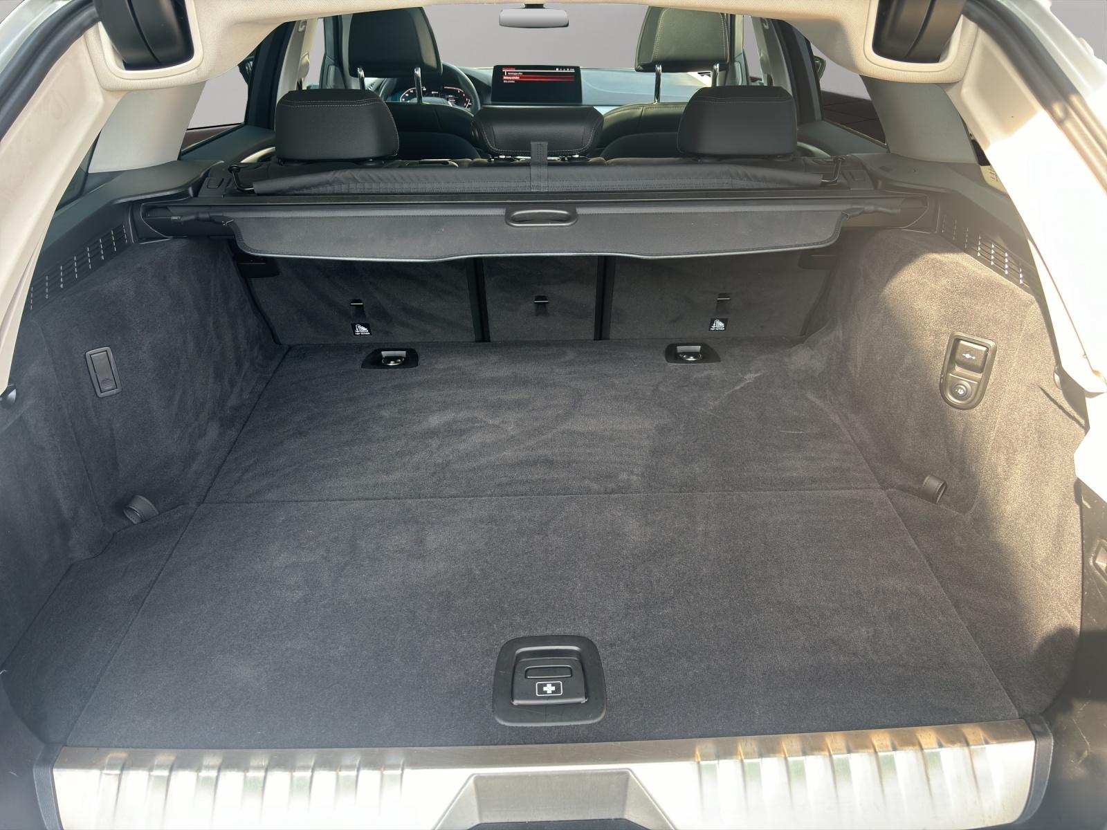 BMW 530e xDrive Touring-image-22