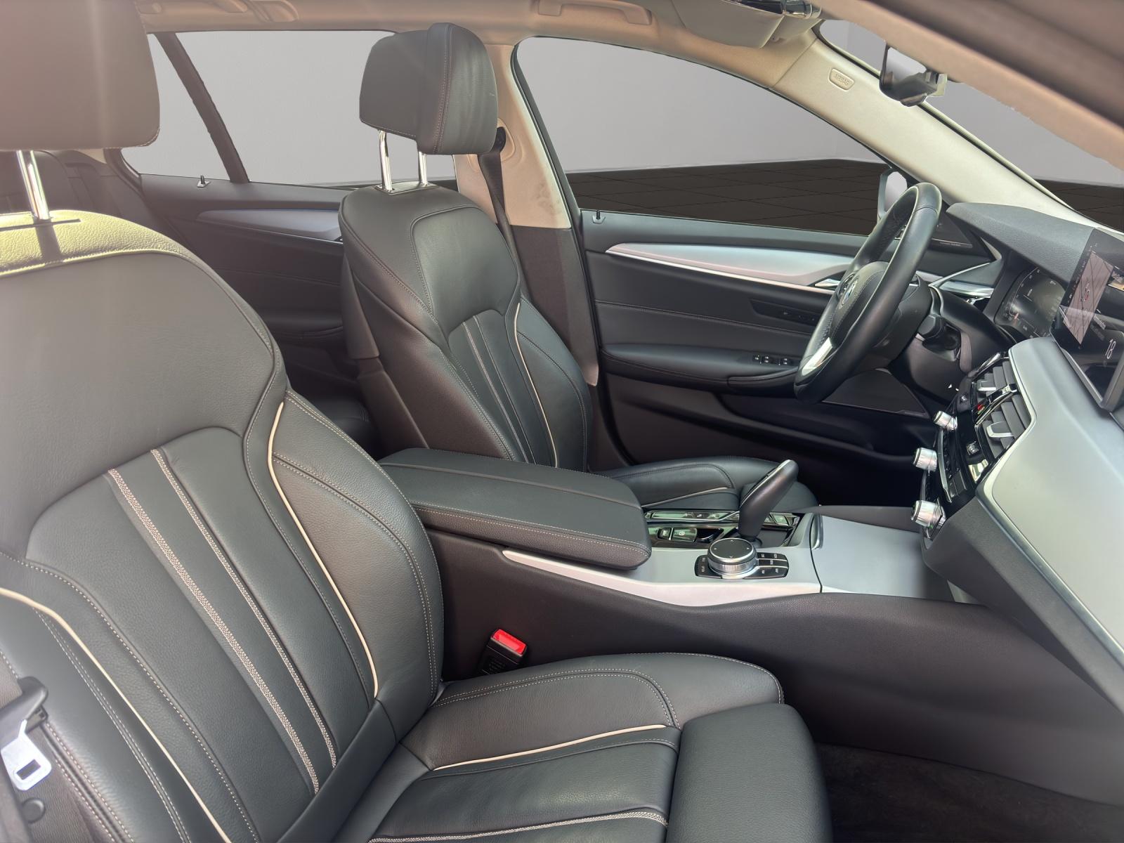 BMW 530e xDrive Touring-image-14