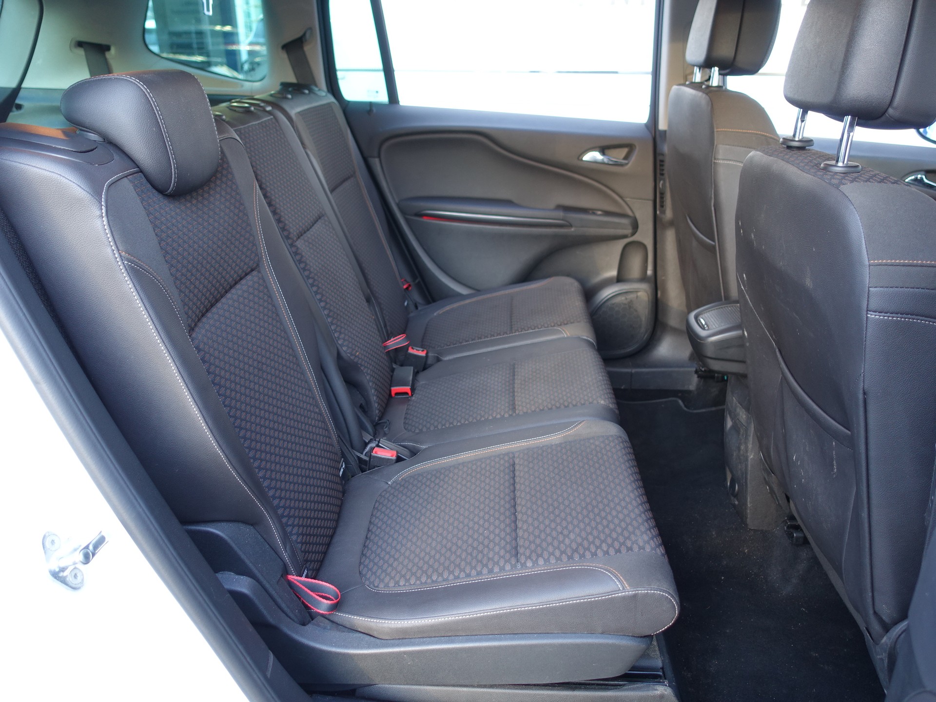 OPEL Zafira Tourer 2.0 CDTi Sport Automatic-image-12