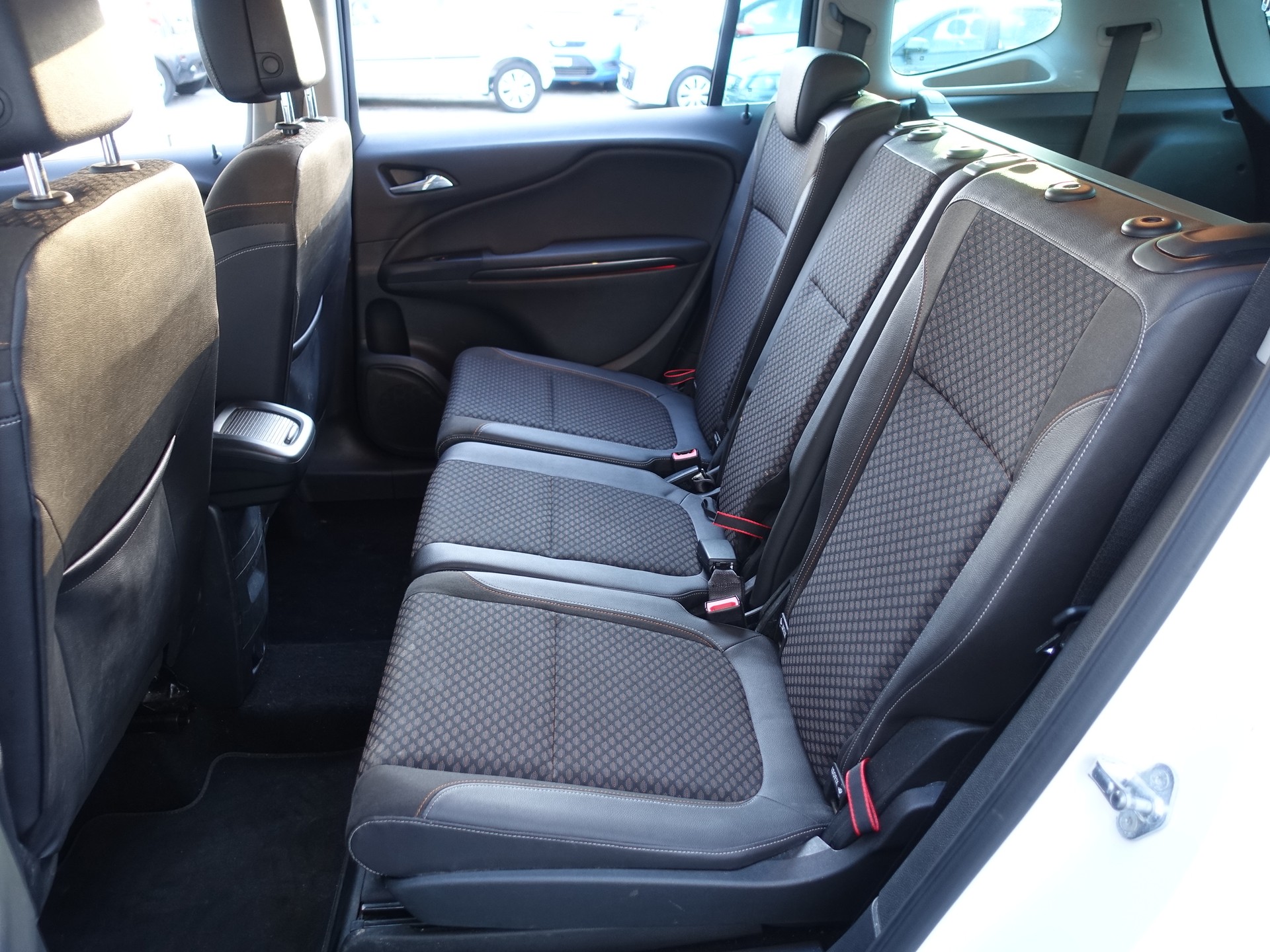 OPEL Zafira Tourer 2.0 CDTi Sport Automatic-image-14