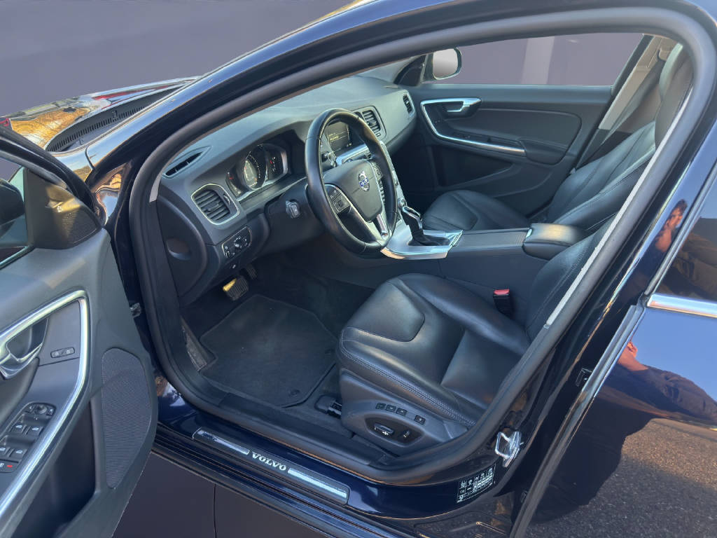 VOLVO V60 2.0 T4 Summum-image-9