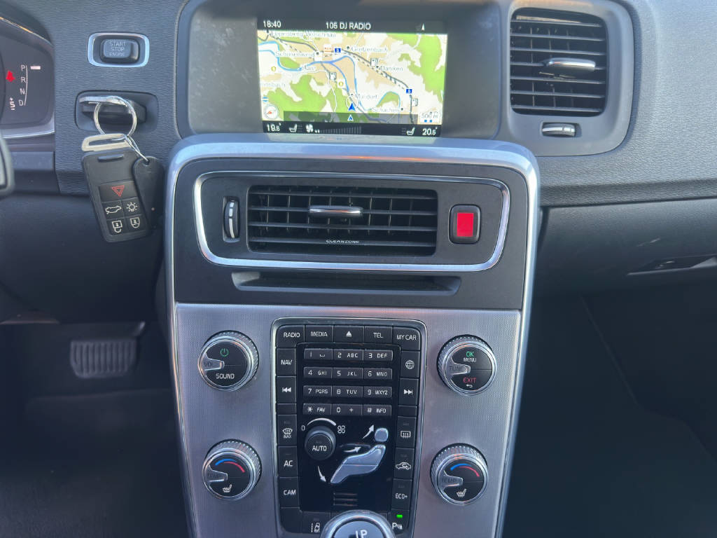 VOLVO V60 2.0 T4 Summum-image-14