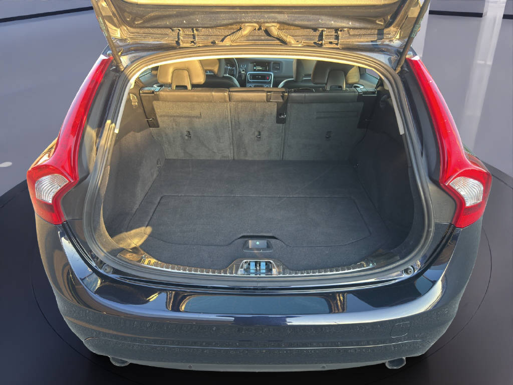 VOLVO V60 2.0 T4 Summum-image-12