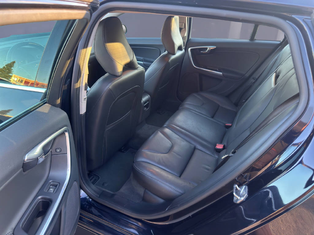 VOLVO V60 2.0 T4 Summum-image-10