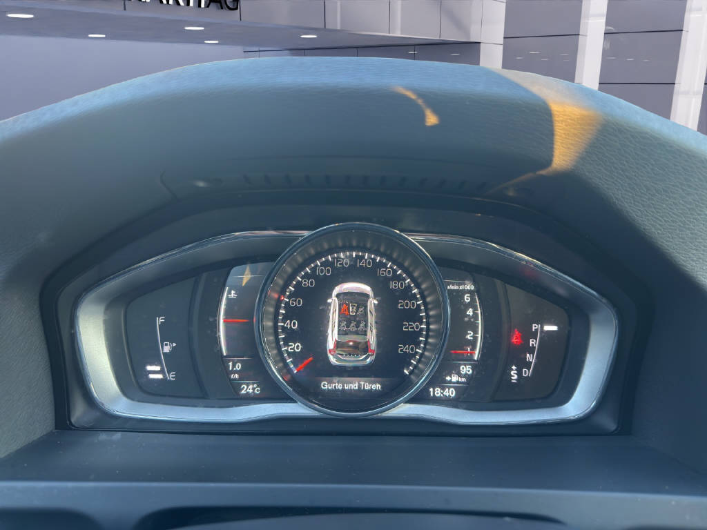 VOLVO V60 2.0 T4 Summum-image-13