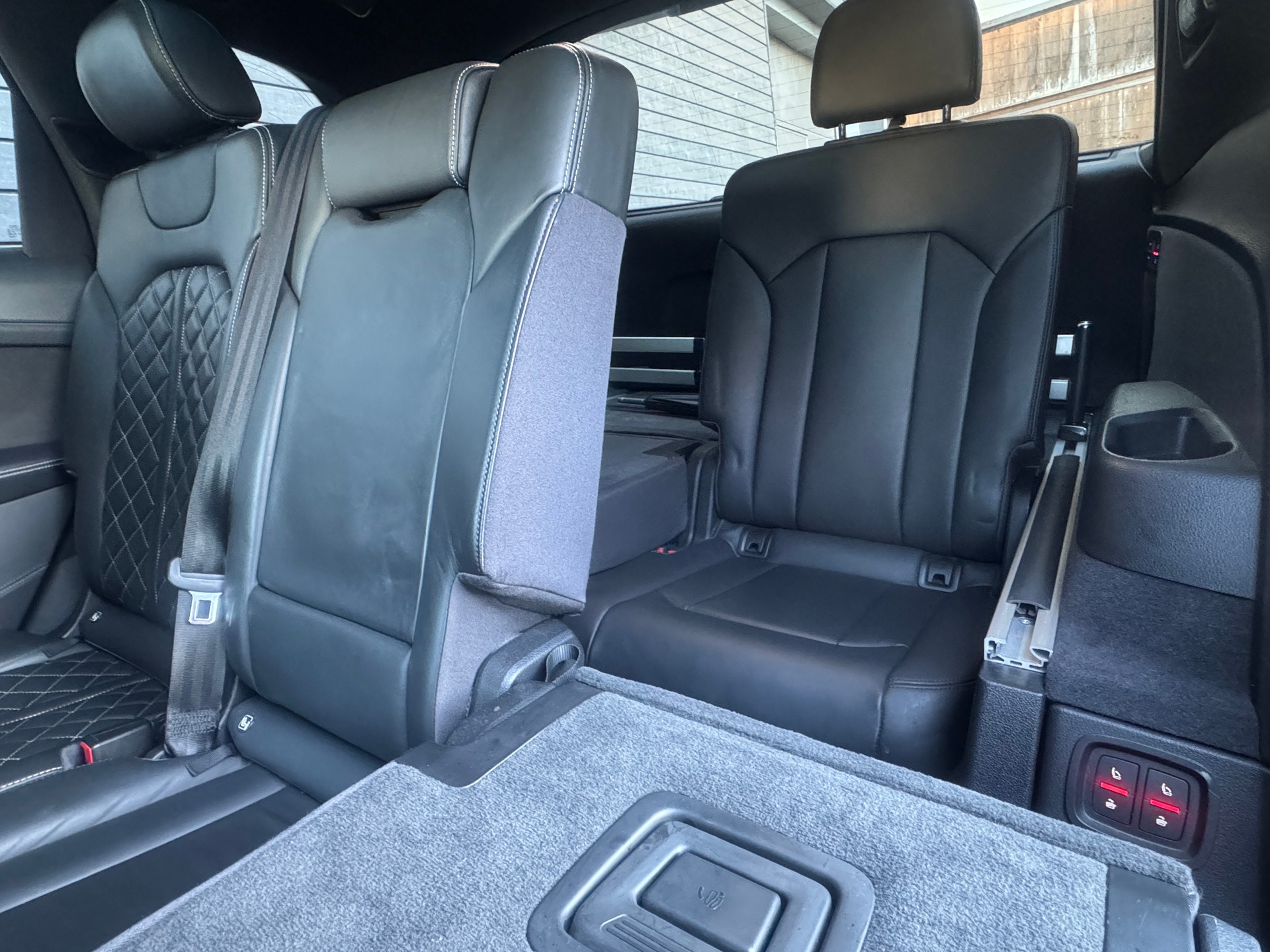 AUDI SQ7 4.0 TDI quattro tiptronic-image-12
