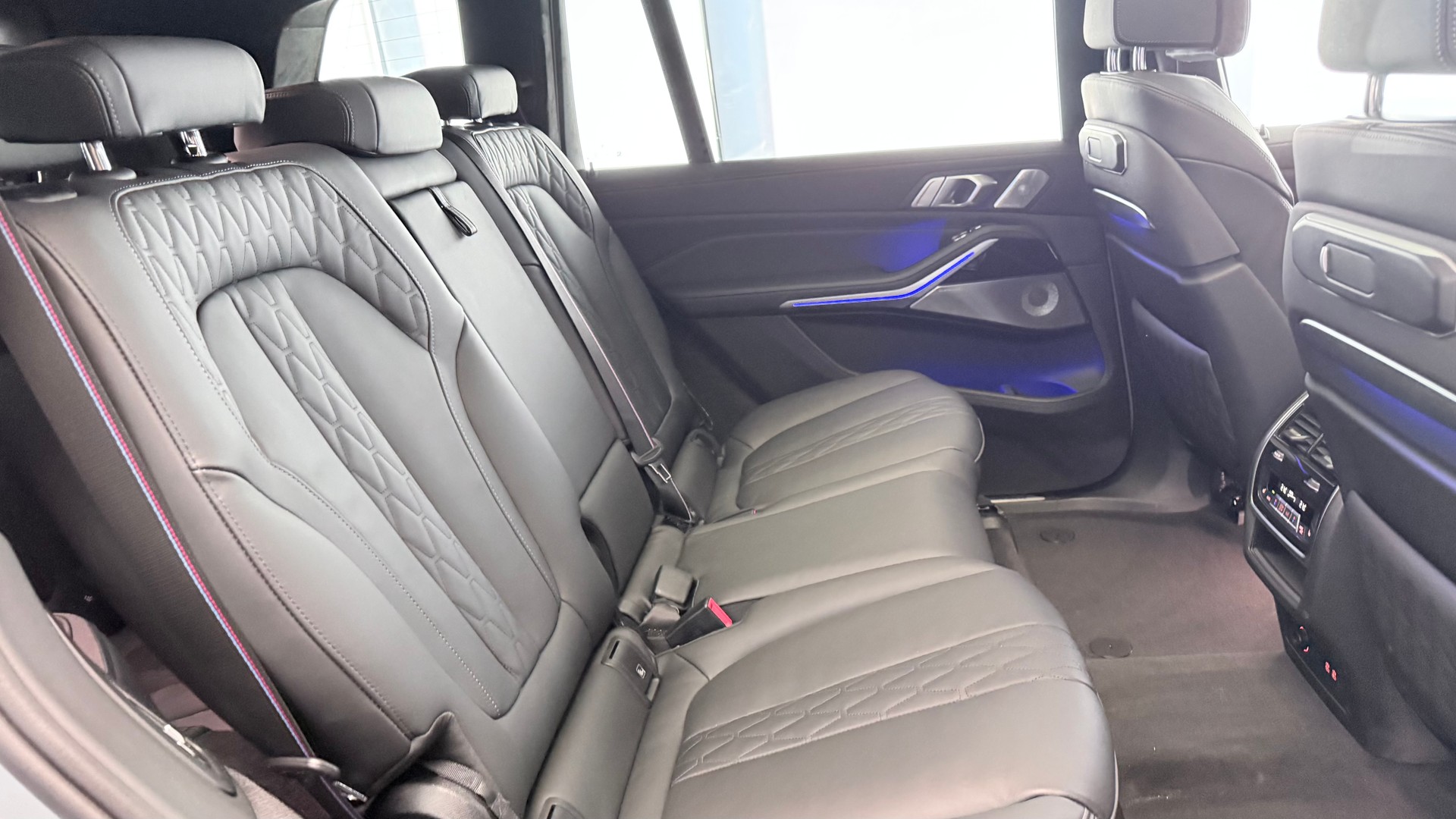BMW X7 M60i-image-25
