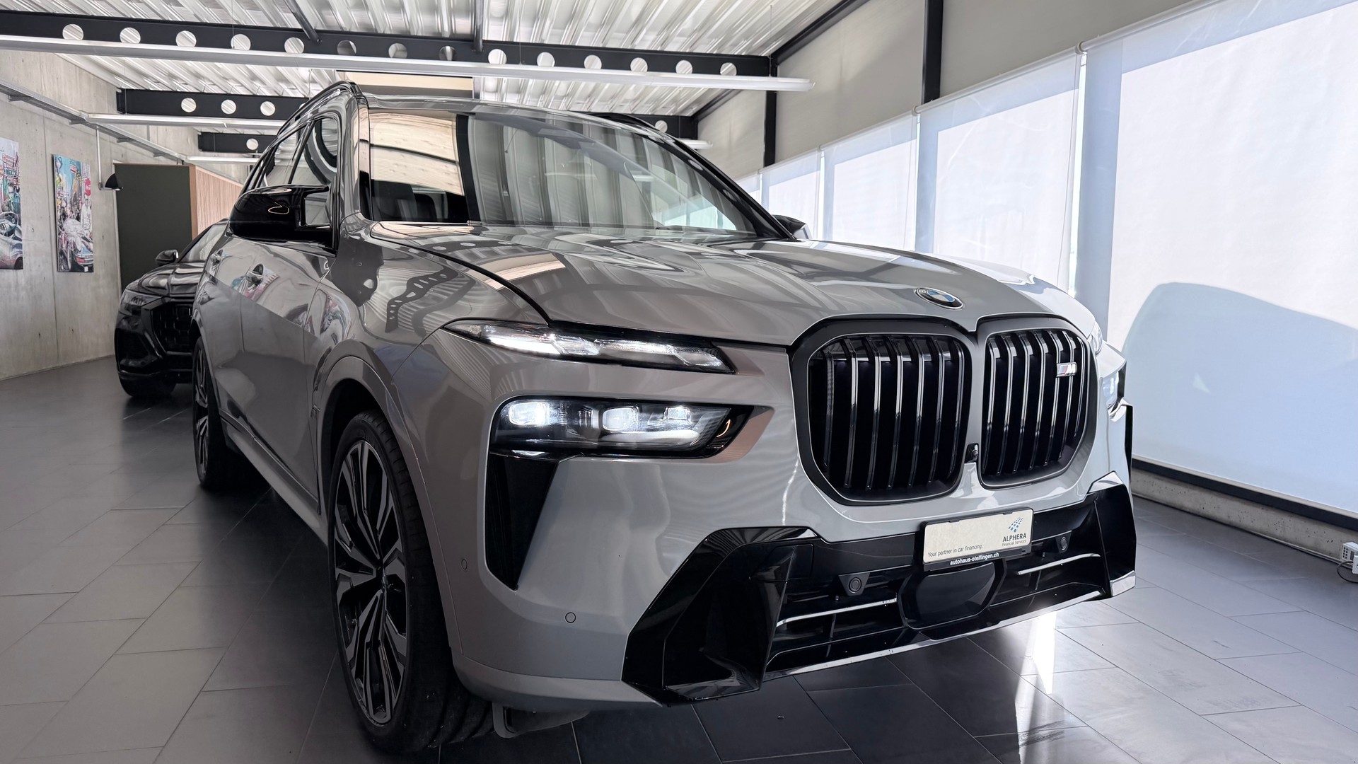 BMW X7 M60i-image-2