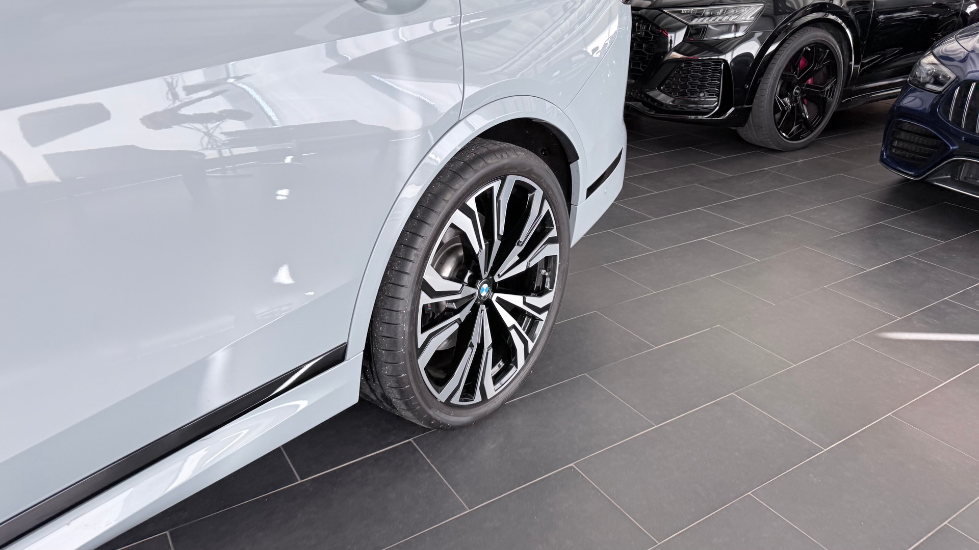 BMW X7 M60i-image-7